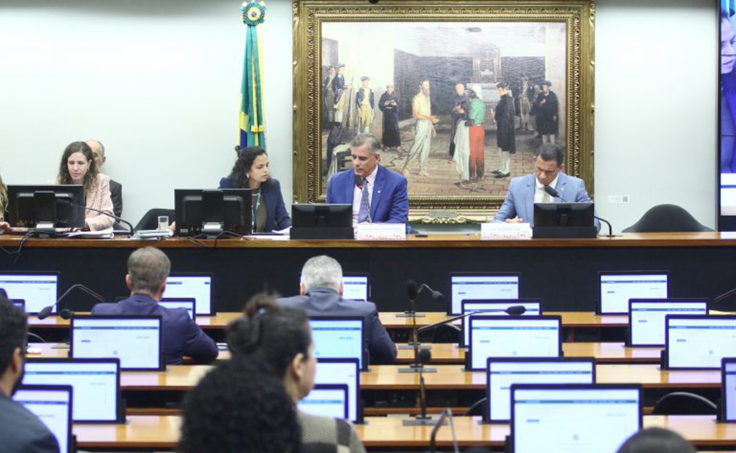 Câmara adia votação de PEC que reduz maioridade penal para 16 anos