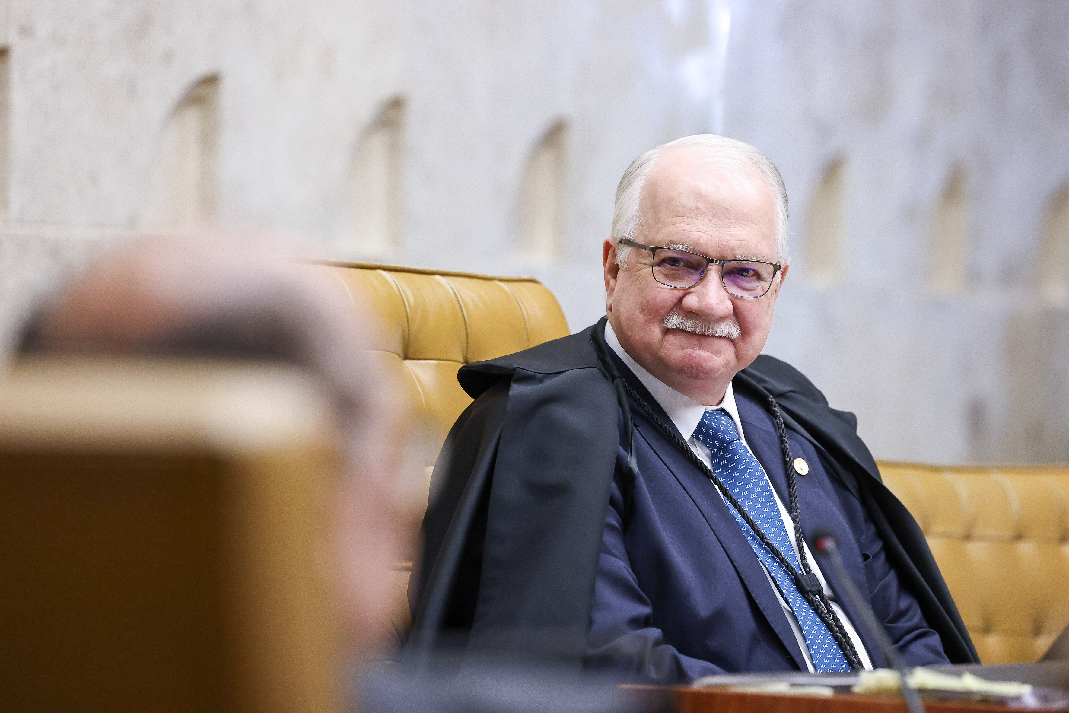 Fachin adia julgamento do STF sobre vínculo entre motoristas e apps