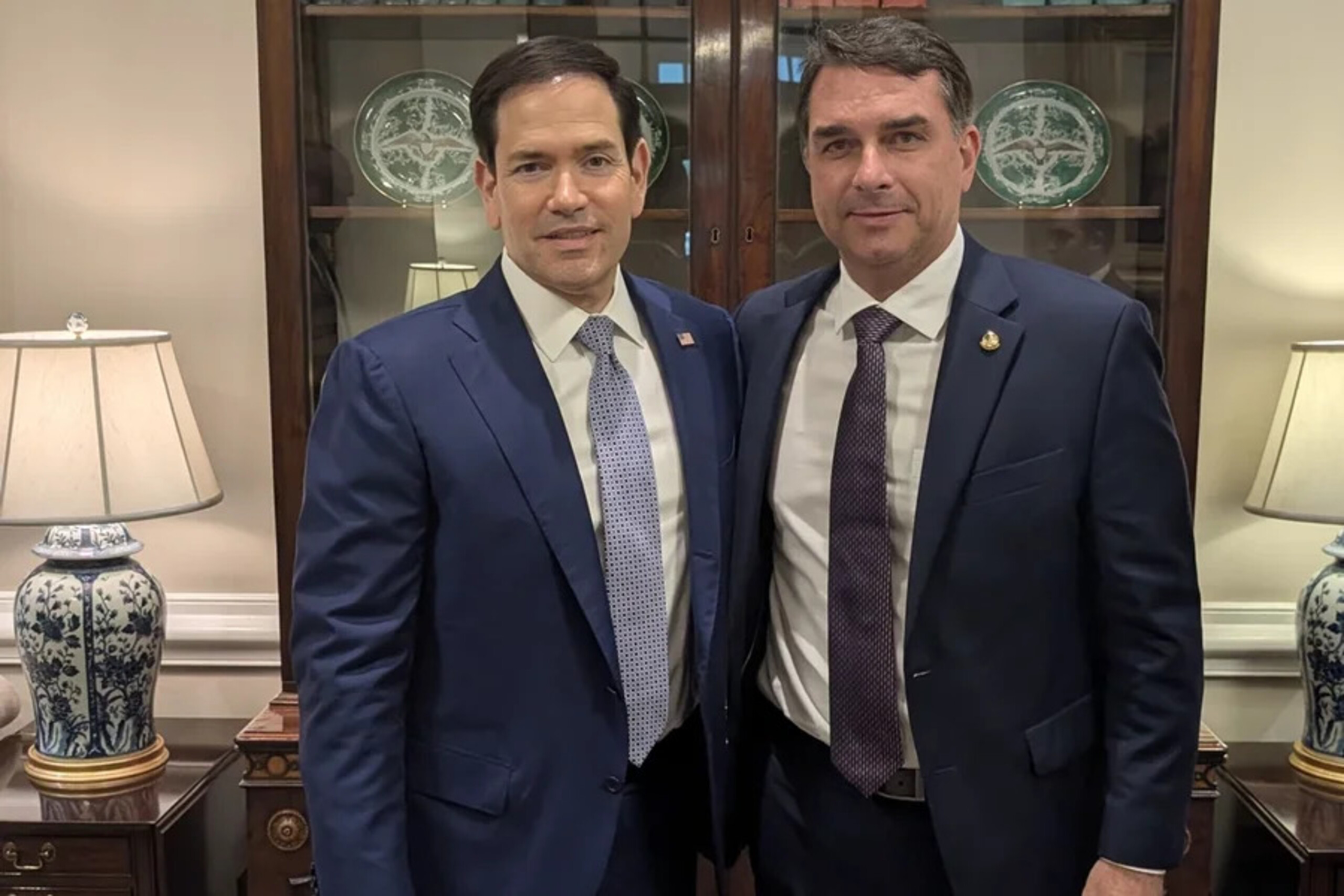 Em carta a Marco Rubio, Flávio Bolsonaro pede que Brasil seja poupado de nova tarifa