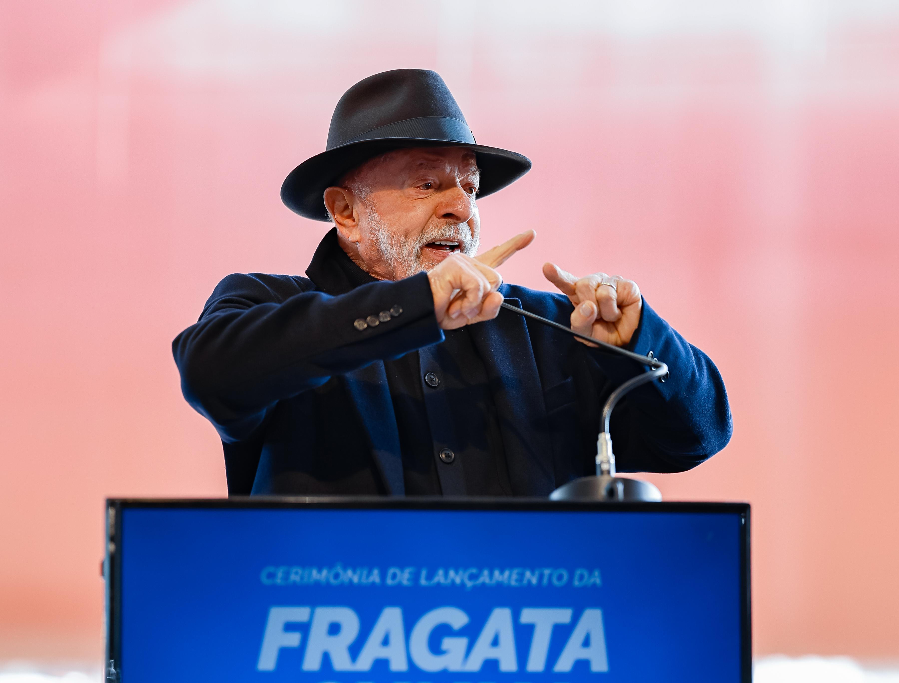 Lula critica Trump, diz que ‘está cheio de nego maluco no mundo’ e exalta defesa nacional
