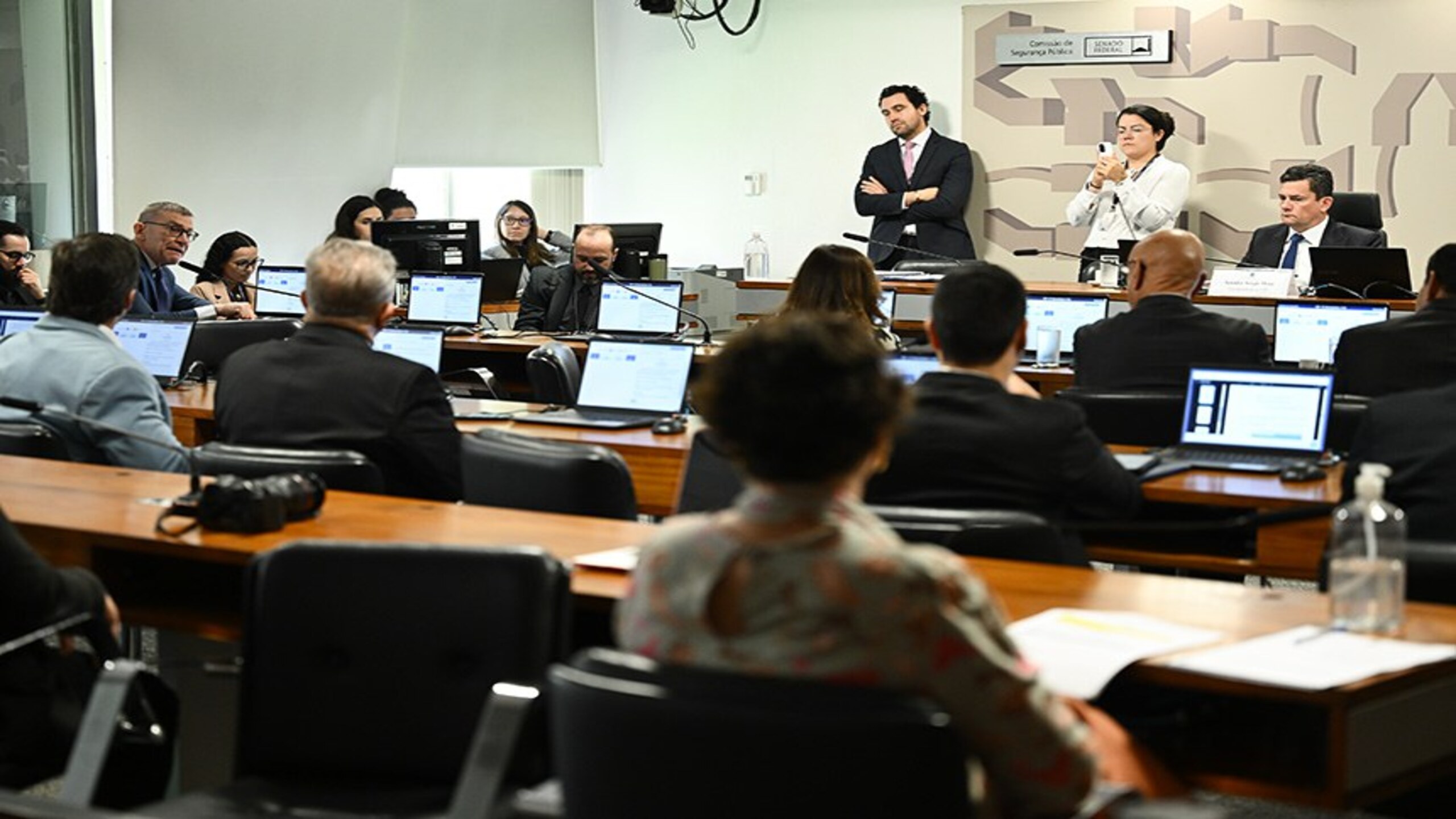 Comissão do Senado aprova internação de até 10 anos para adolescentes autores de crimes graves