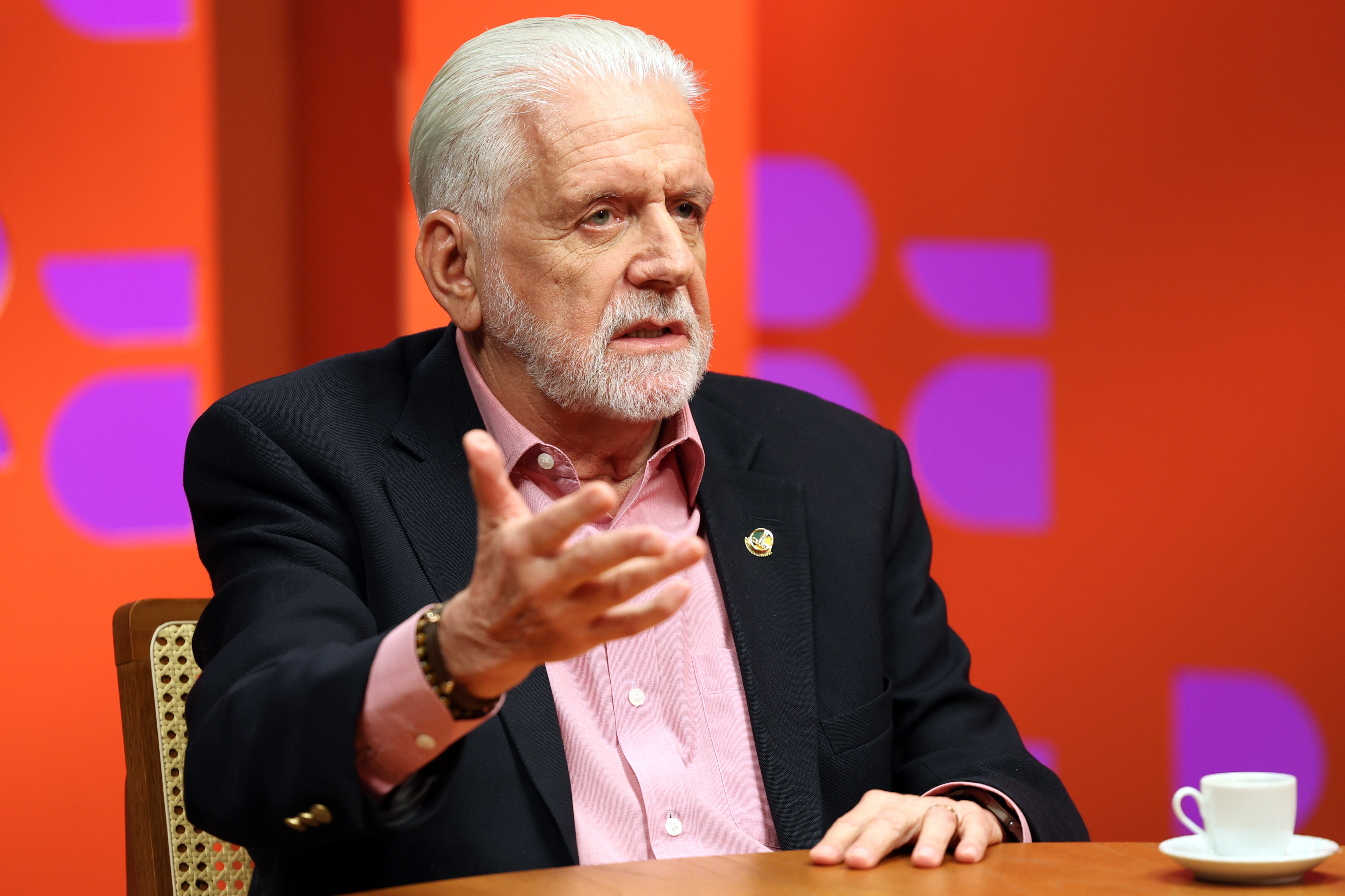Jaques Wagner deixa liderança do governo no Senado depois de reunião com Lula