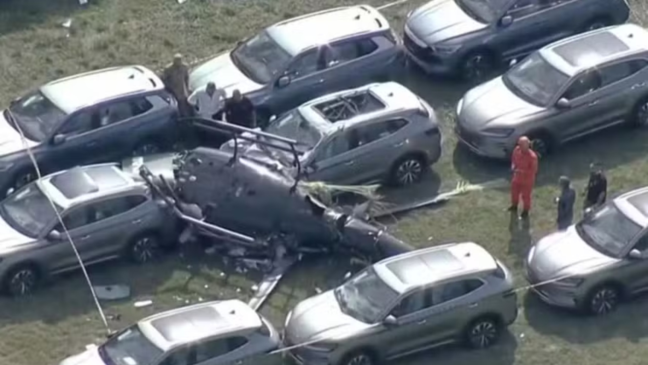 Polícia apura possível invasão de rota aérea em colisão de helicópteros que matou seis no Rio