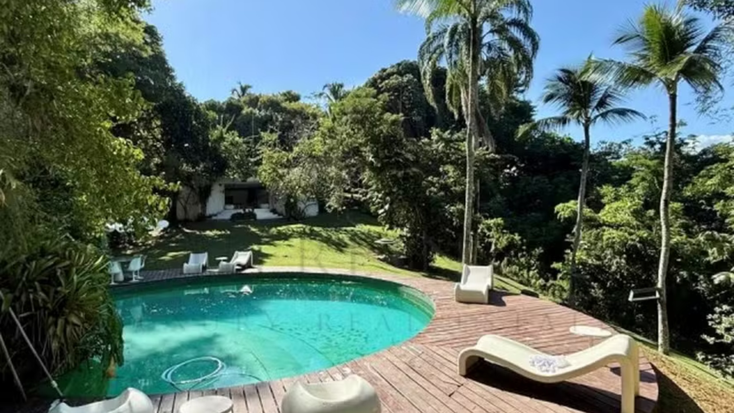Ilha particular que pertenceu a Ivo Pitanguy é colocada à venda em Angra dos Reis