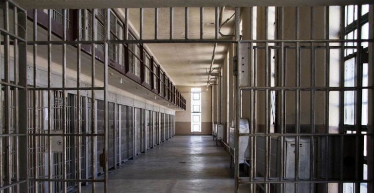 Mais de 2,2 mil detentos vão fazer vestibular da Uerj em unidades prisionais do Rio