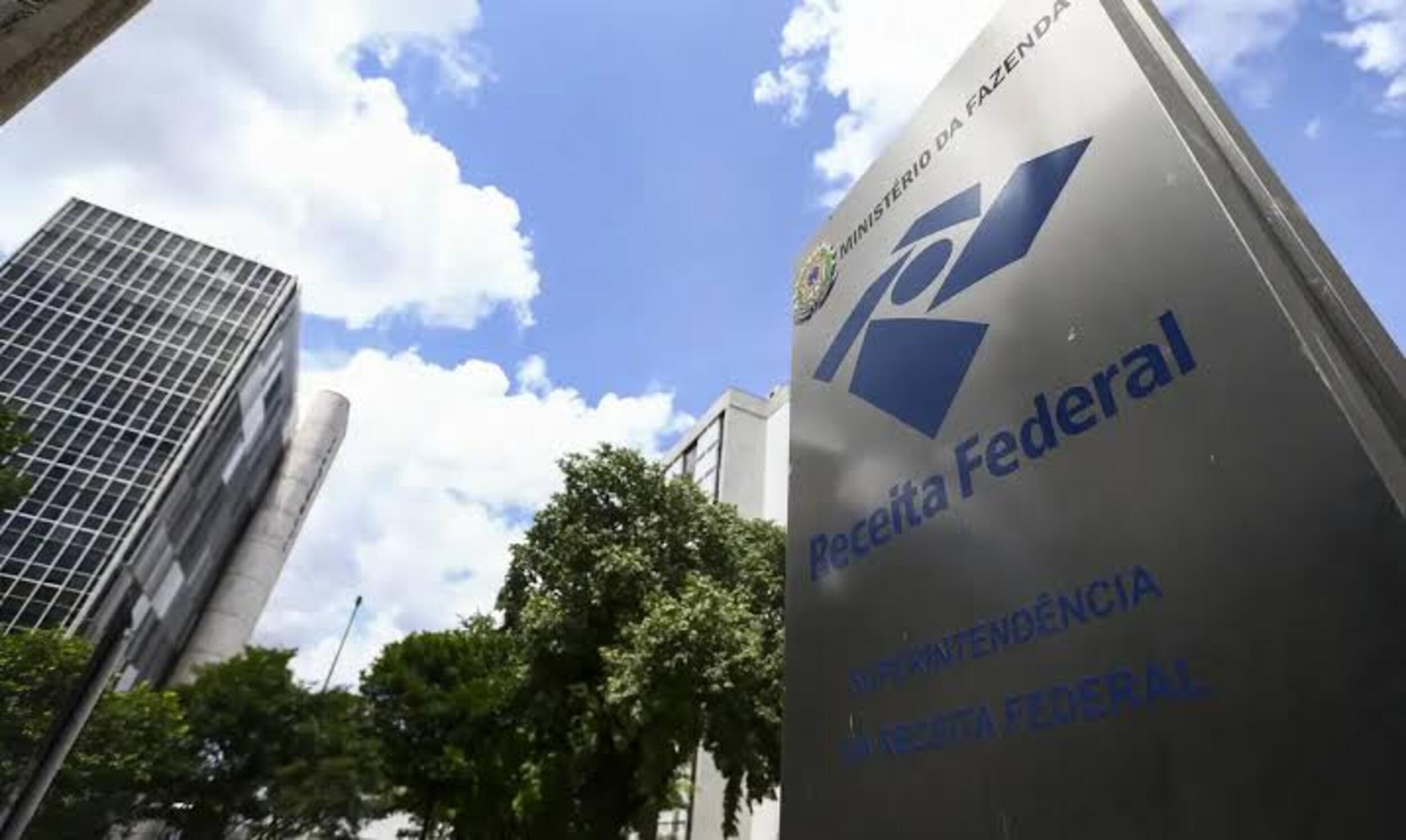 Receita adia para 2027 exigência de CNPJ para pessoas físicas emitirem documentos fiscais