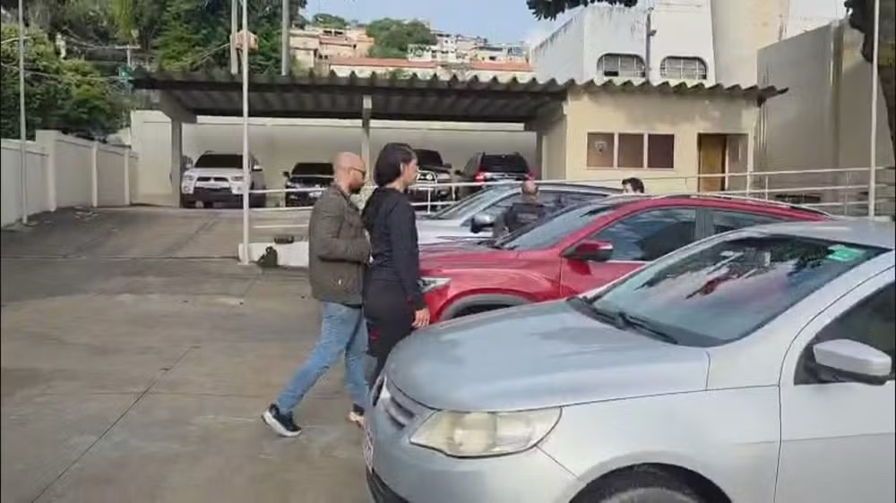 Mãe de traficante é presa por suspeita de atacar ex-nora com 34 facadas na Praça Seca