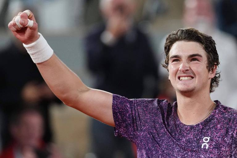 Carioca João Fonseca vence e alcança quartas de Roland Garros 22 anos depois da era Guga