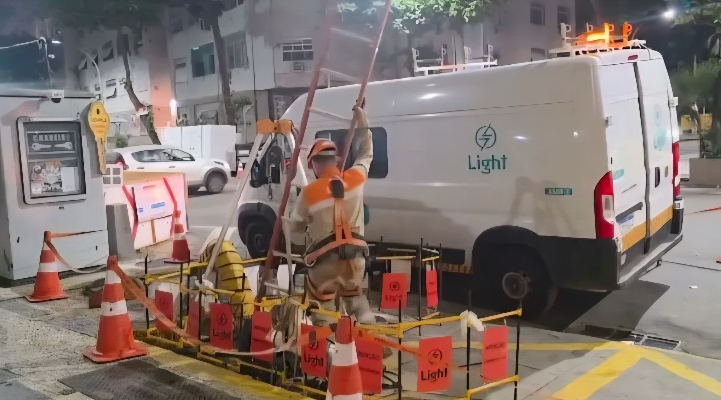 Cinco meses após apagão, falha na rede elétrica volta a causar transtornos no Leme