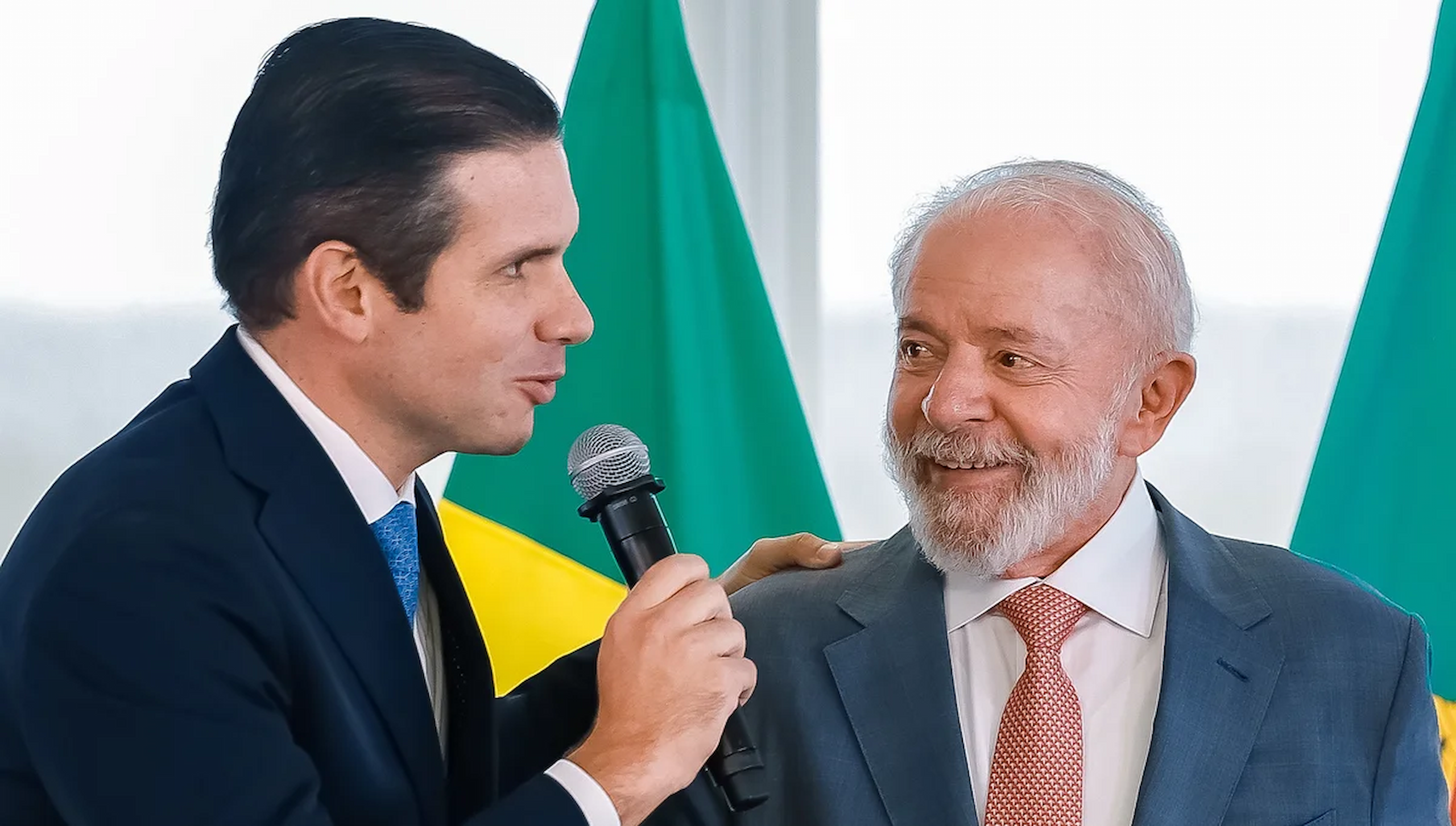 Aproximação de Hugo Motta com Lula provoca irritação entre aliados de Bolsonaro
