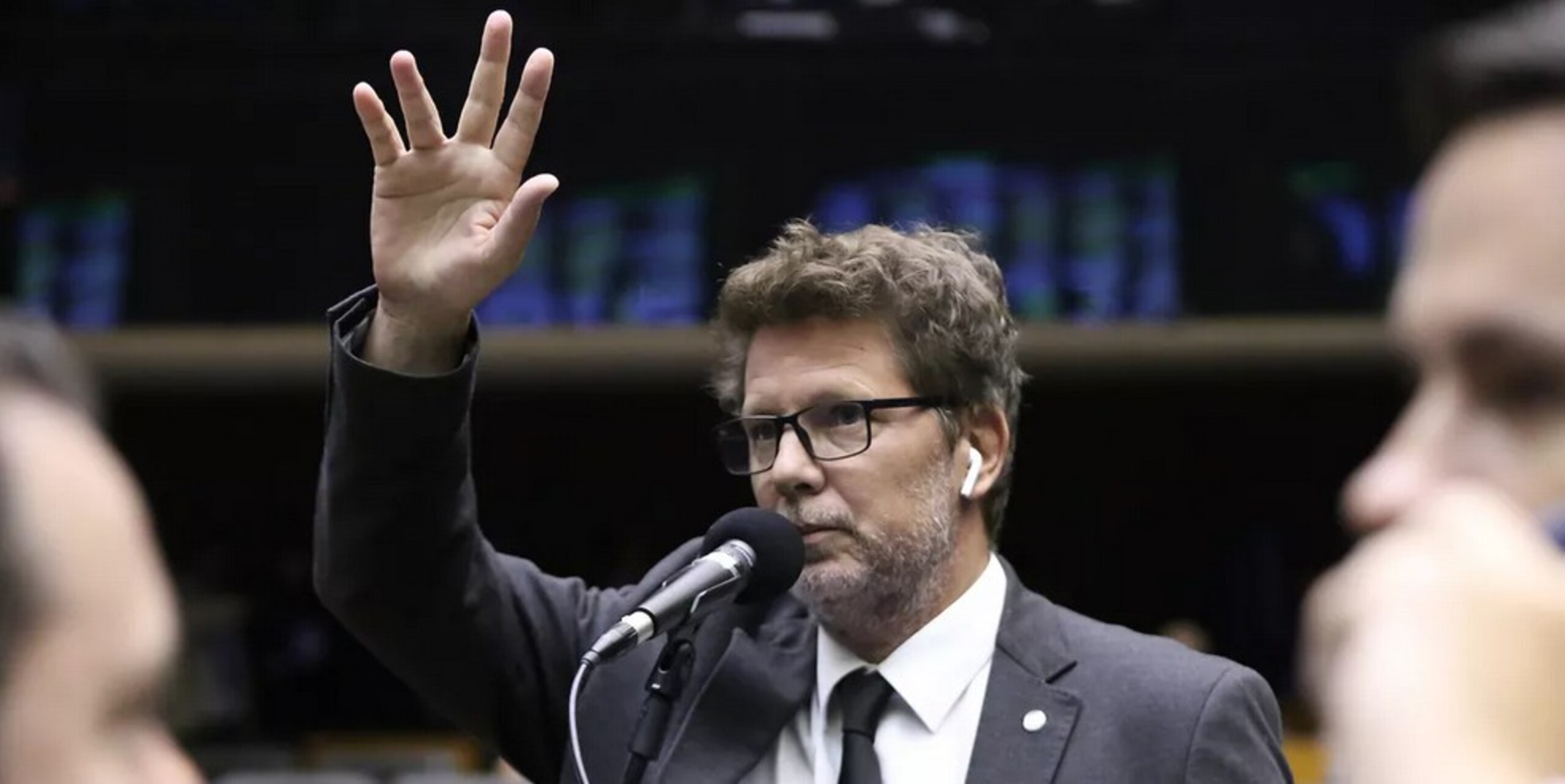 Emenda de Mário Frias destinou R$ 1 milhão a ONG ligada à produtora de filme sobre Bolsonaro
