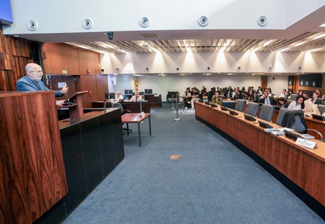 Estudantes acompanham sessão da CCJ e presenciam debate sobre projeto cultural na Alerj
