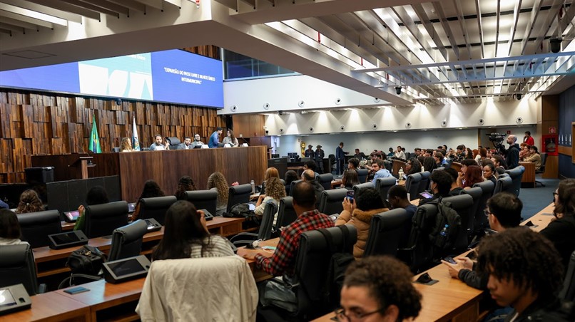 Members of the Rio de Janeiro State Legislative Assembly are working to waive mandatory amendments.