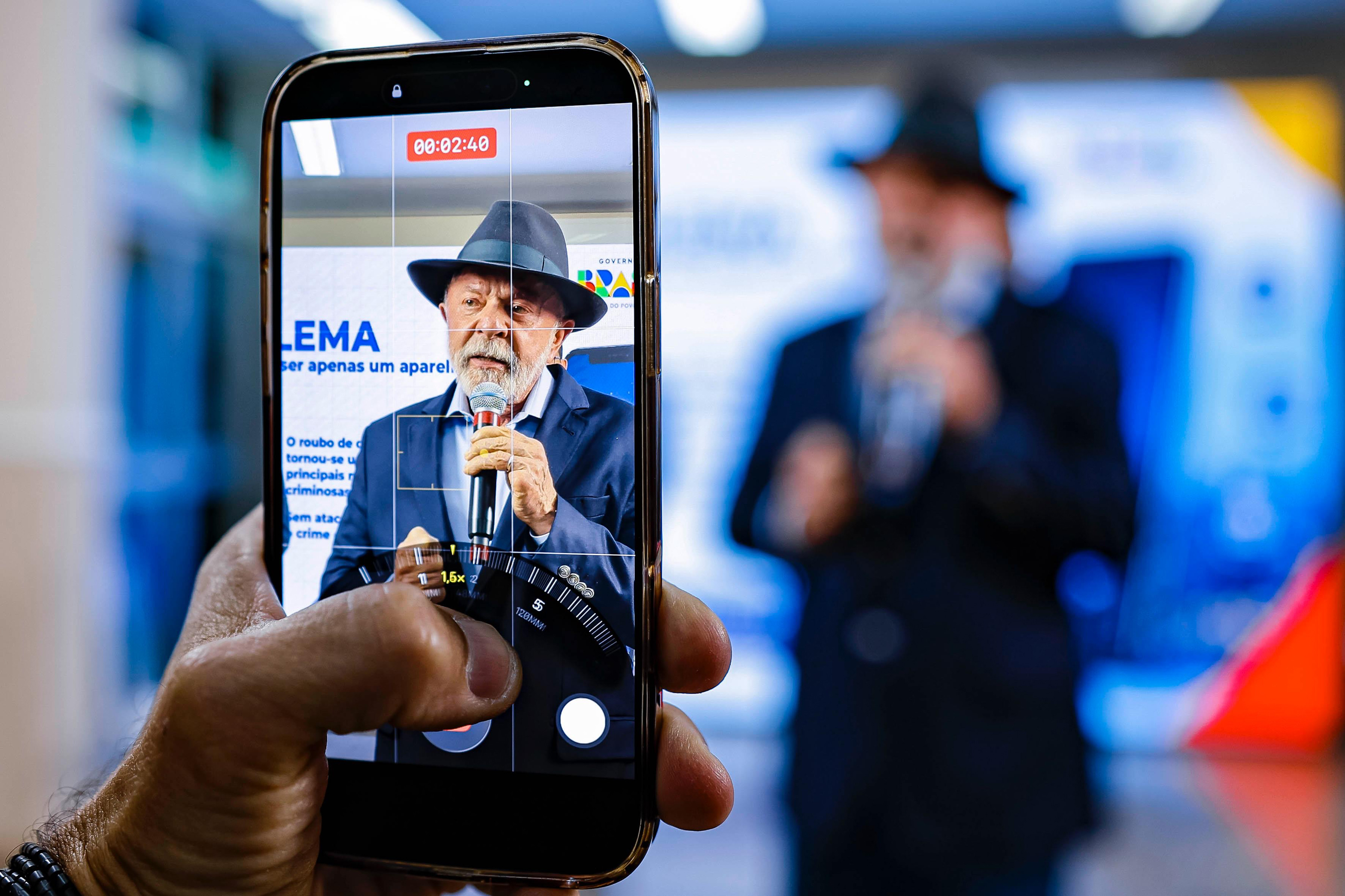 Lula lança sistema para recuperar celulares roubados e pede devolução voluntária de aparelhos