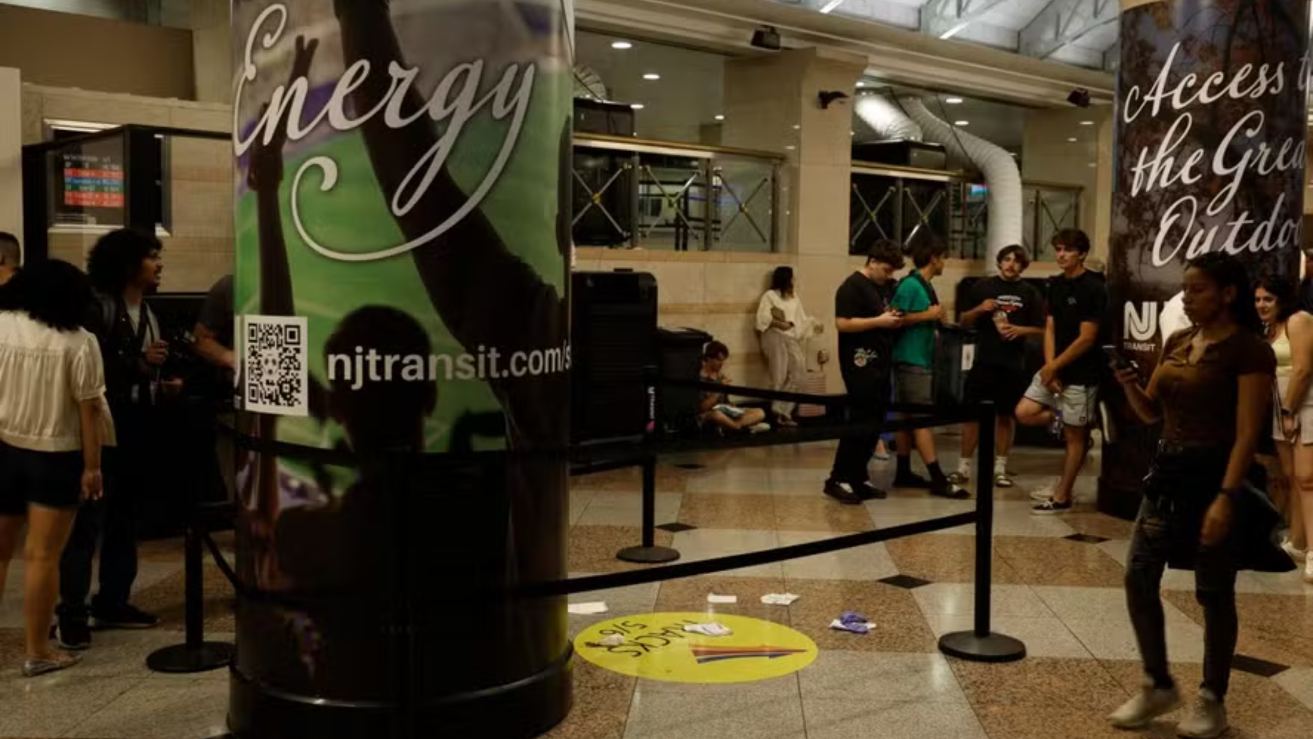 Cinco pessoas ficaram feridas após um ataque com faca na Penn Station, em Nova York