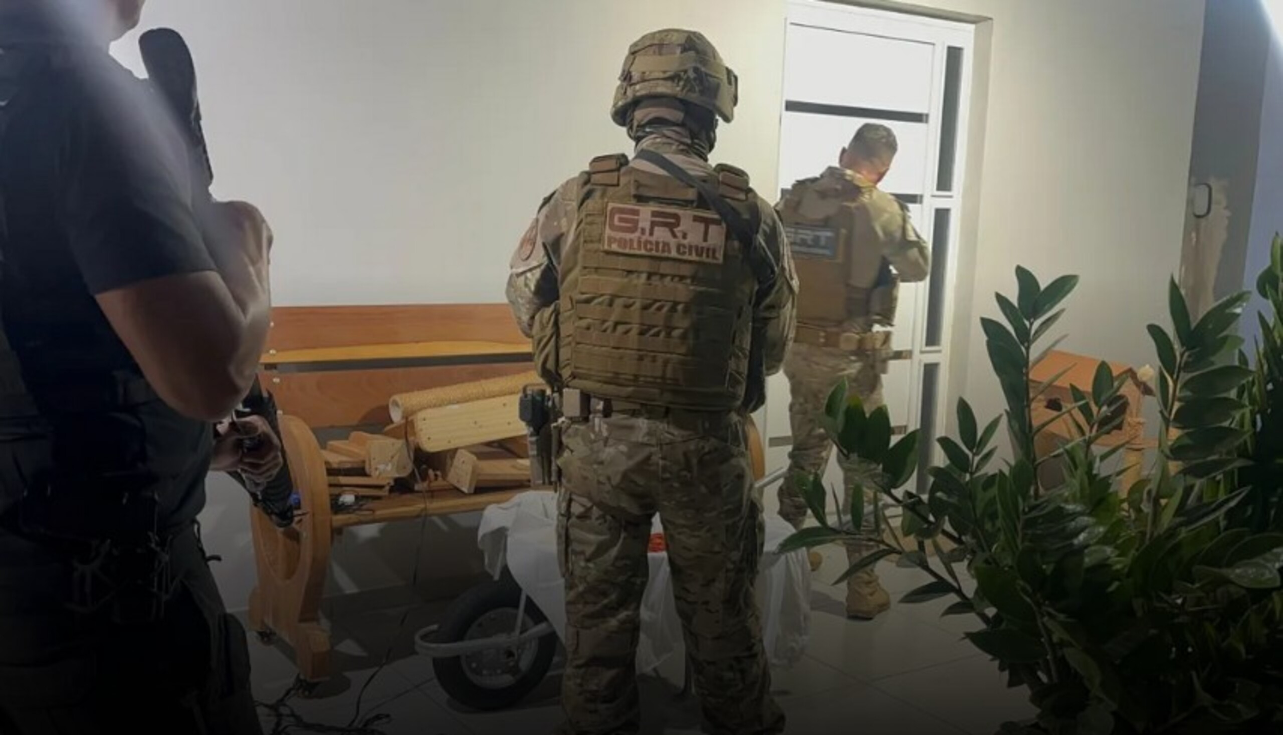 Facção venezuelana Tren de Aragua, suspeita de fornecer armas ao CV, é alvo de operação em 6 estados brasileiros