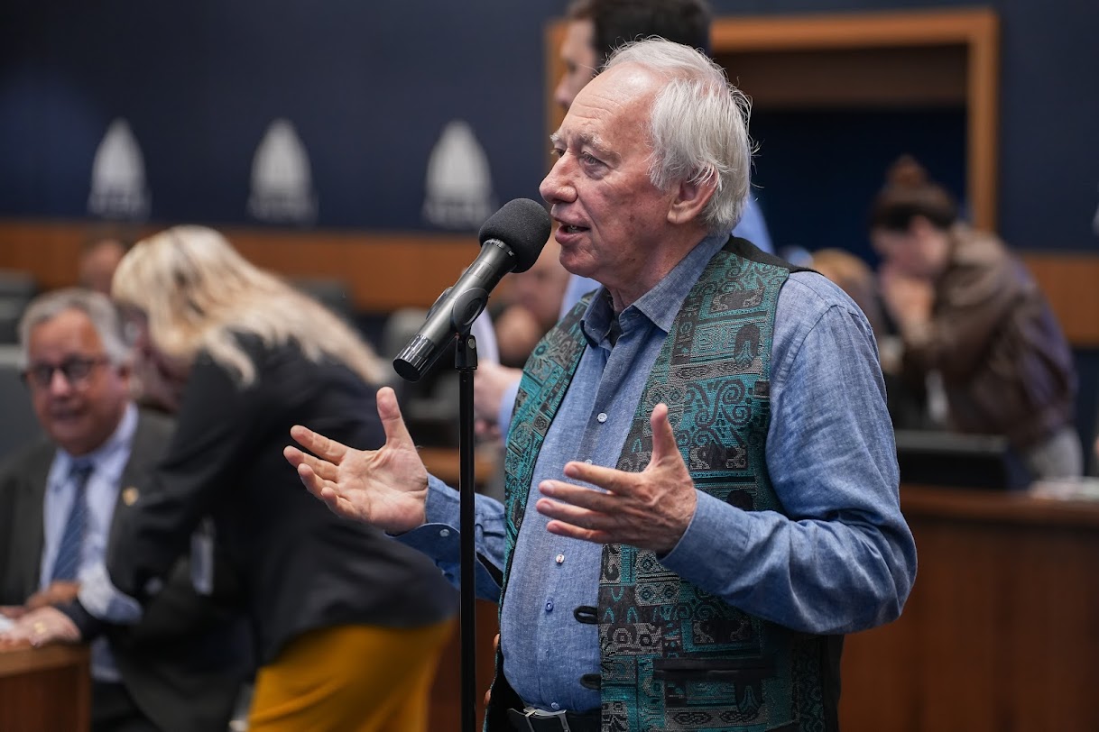 Minc critica plenário esvaziado e cobra limite para sessões remotas na Alerj