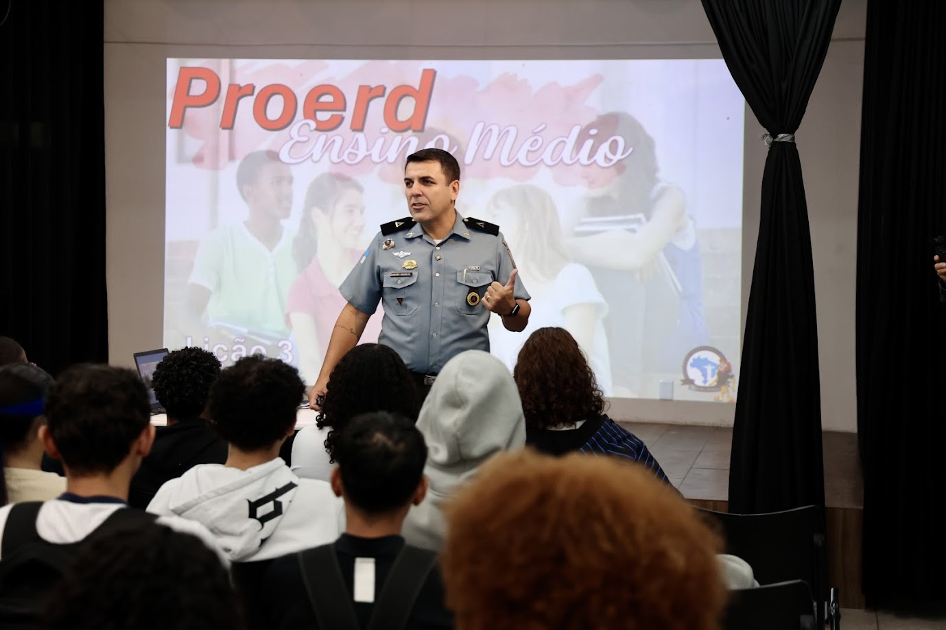 PM do Rio forma instrutores de outros estados para o Proerd