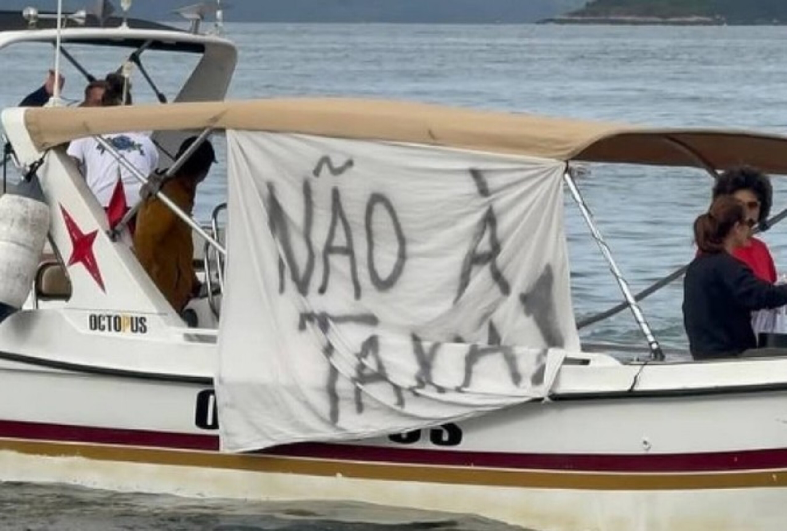 Taxa turística em Angra dos Reis gera protestos, ações judiciais e até incêndio de totem; valor pode chegar a R$ 100