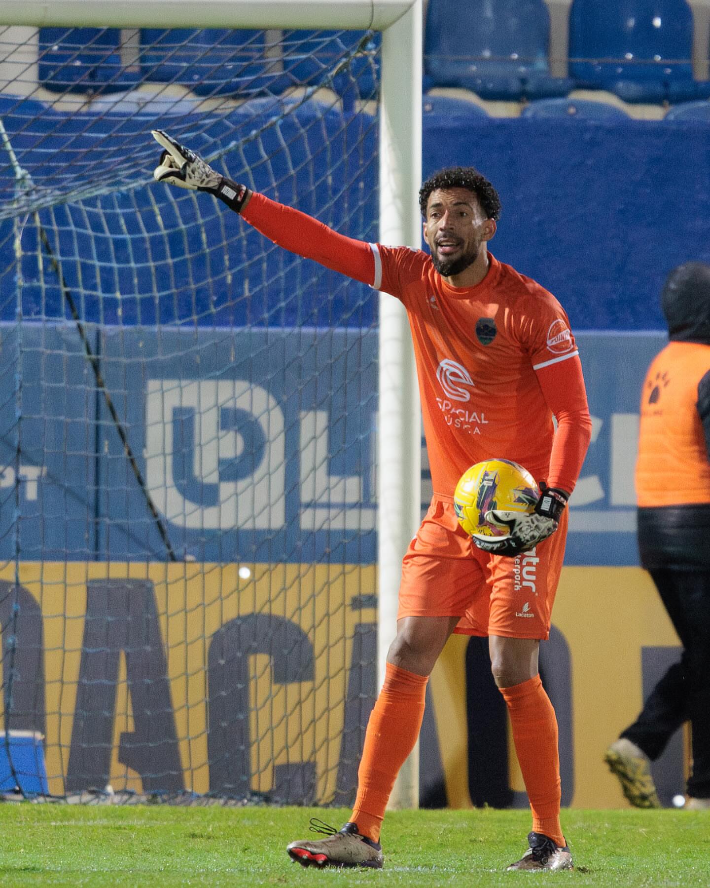 Copa do Mundo: Quem é Vozinha, goleiro de Cabo Verde que viralizou ao fechar gol contra a Espanha; veja reações