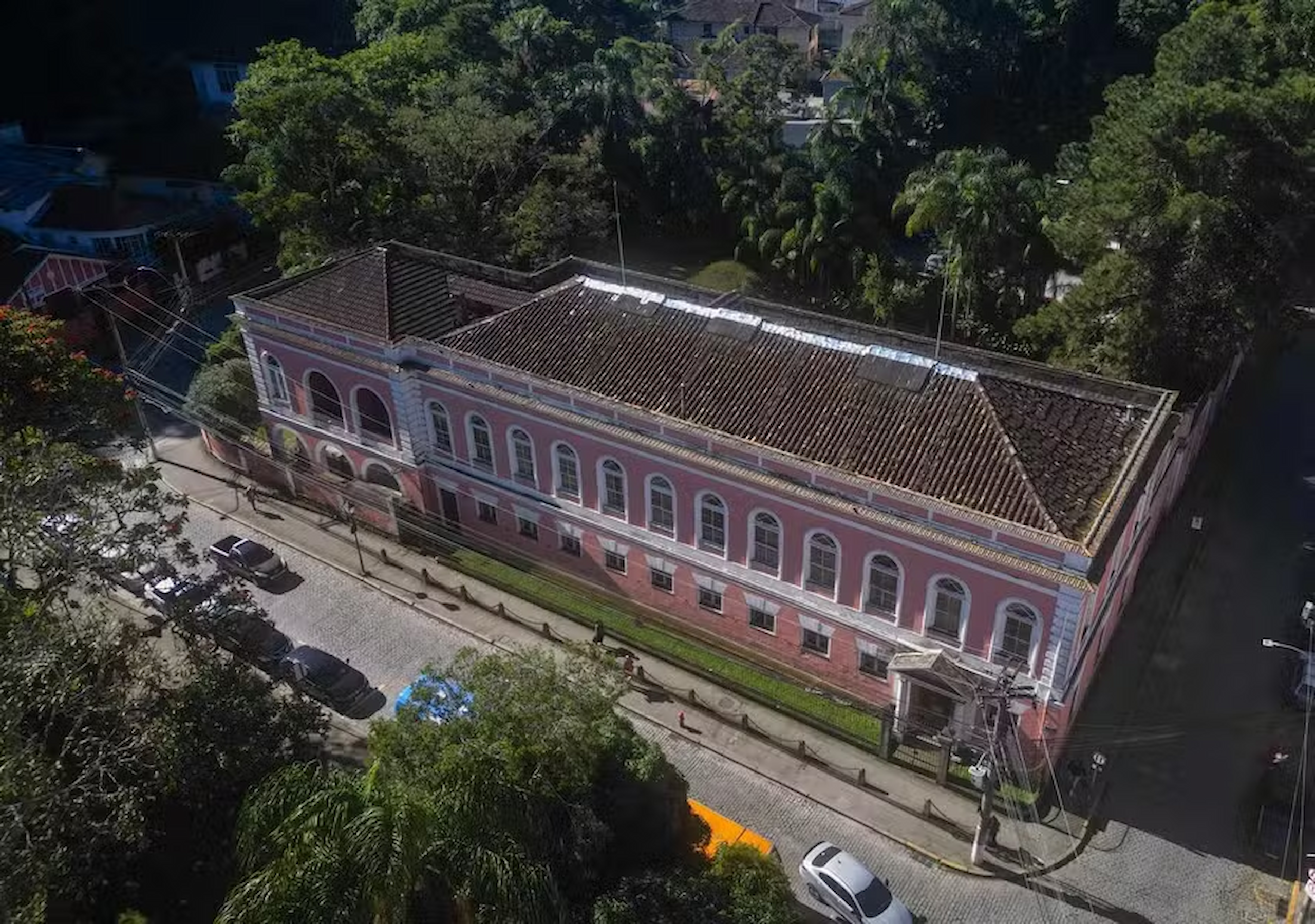 Príncipe é impedido de entrar em palácio da Família Imperial e leva disputa à Justiça