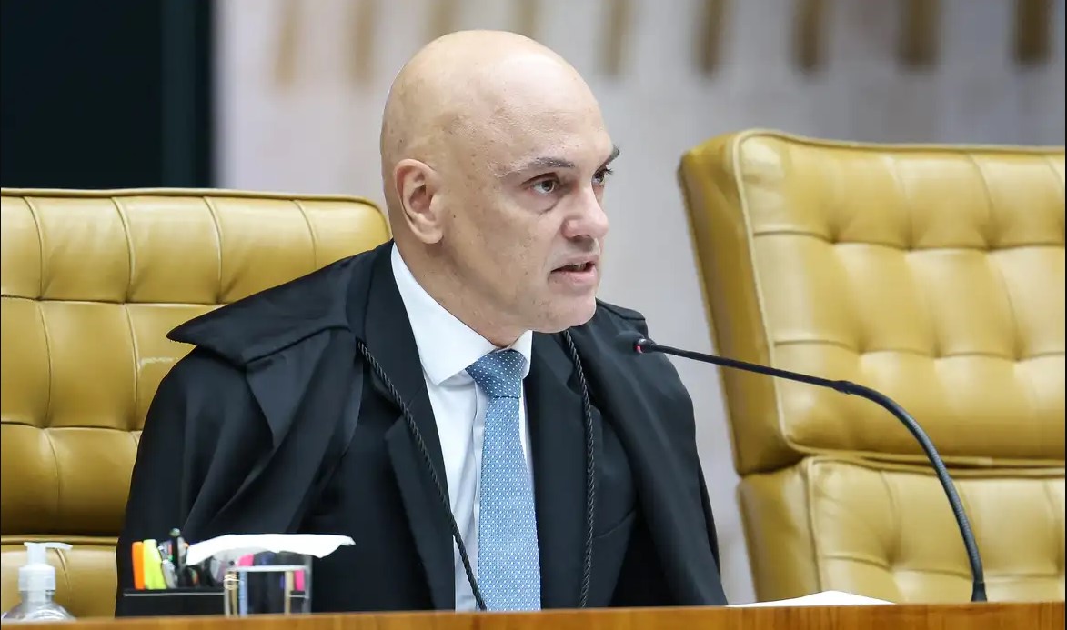Moraes determina depoimento de Flávio Bolsonaro à PF em investigação por calúnia contra Lula