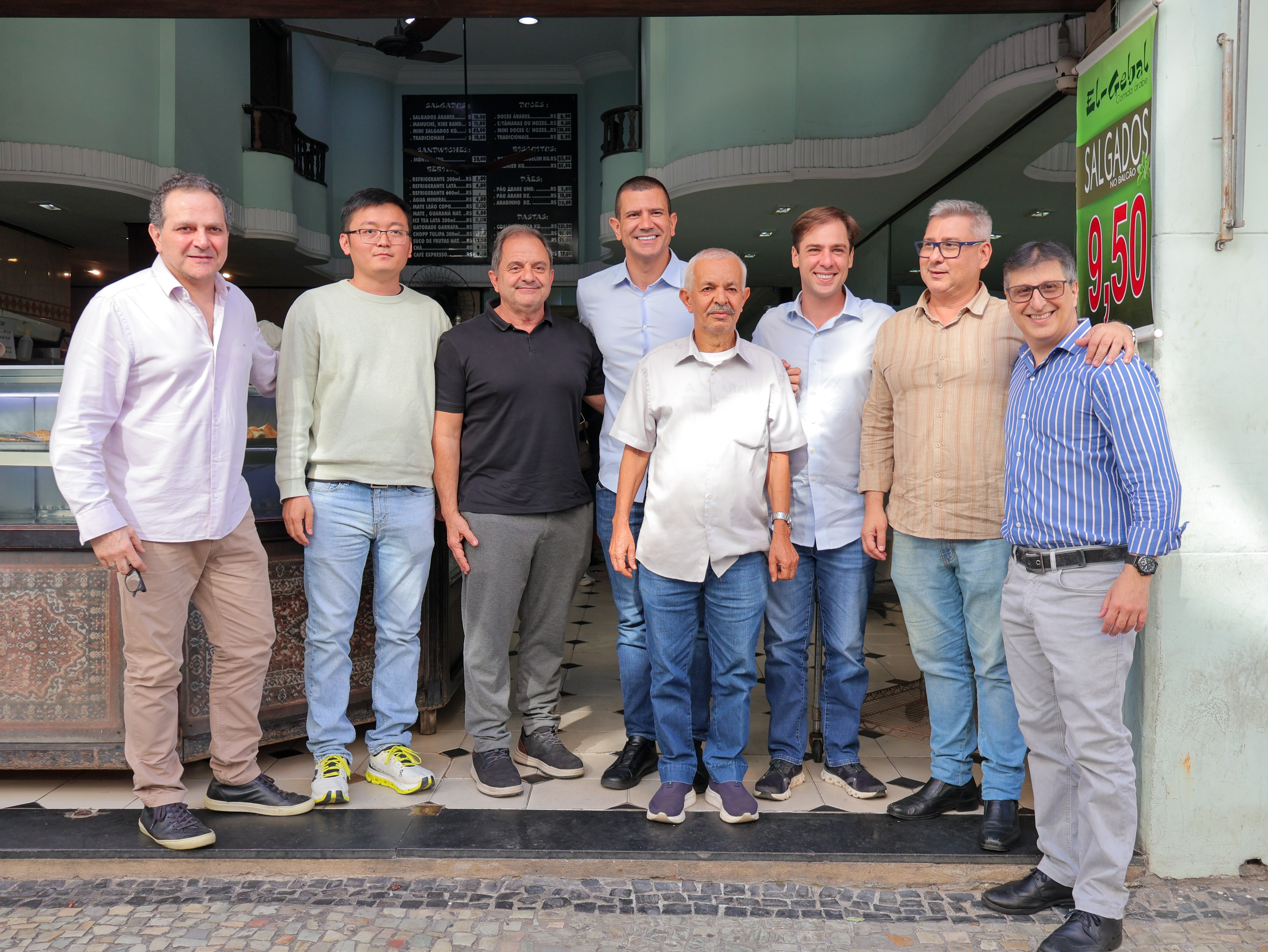 Douglas Ruas promete reduzir burocracia e fortalecer o comércio em visita à Saara