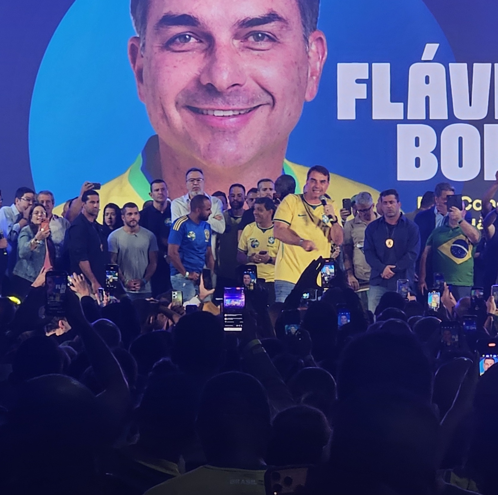 Em evento do PL, Flávio diz que vai aos EUA ‘defender o Pix’ e volta a atribuir criação da ferramenta a Bolsonaro