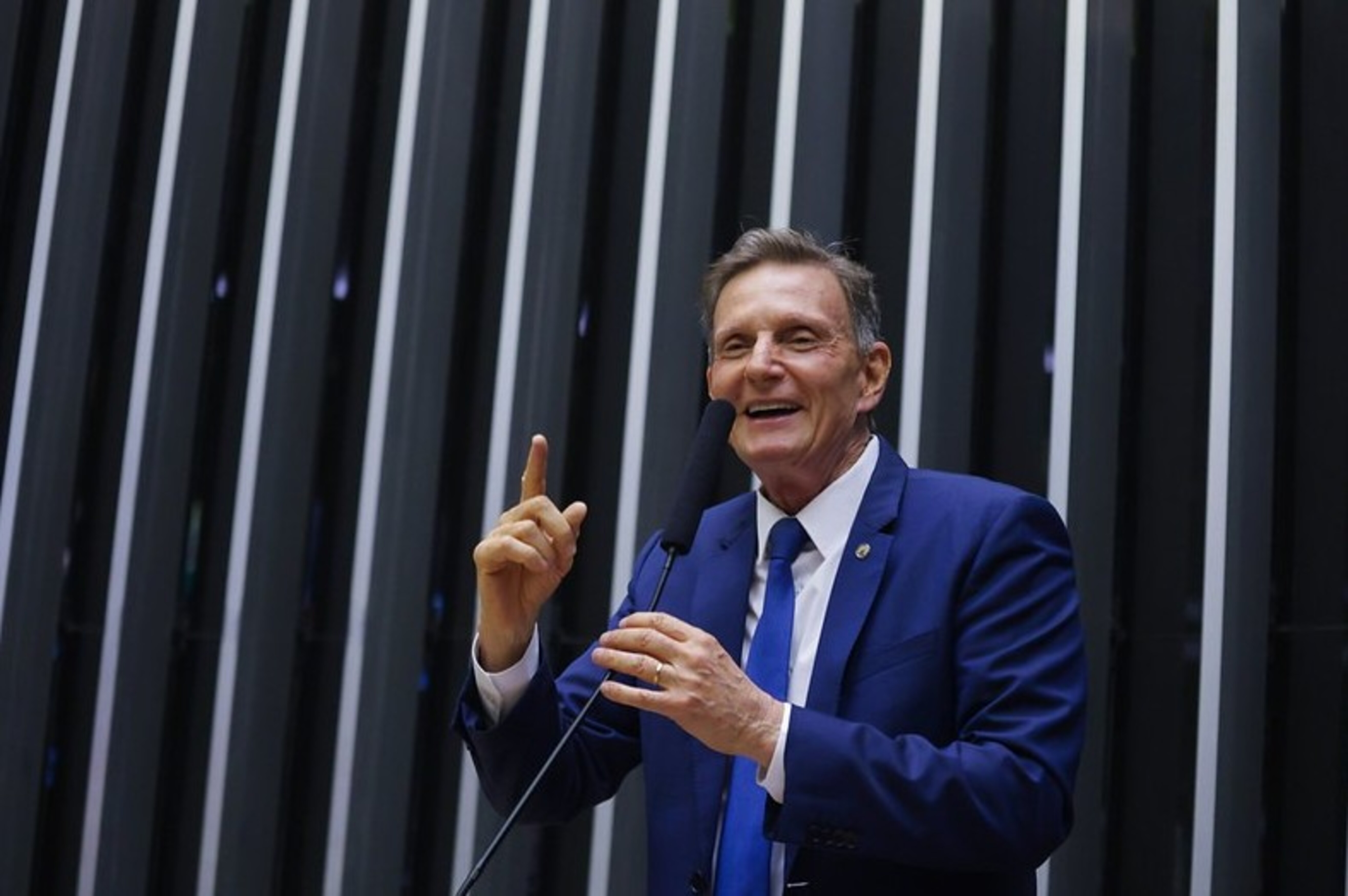 Real Time Big Data: Senado no Rio tem disputa embolada com Crivella liderando numericamente