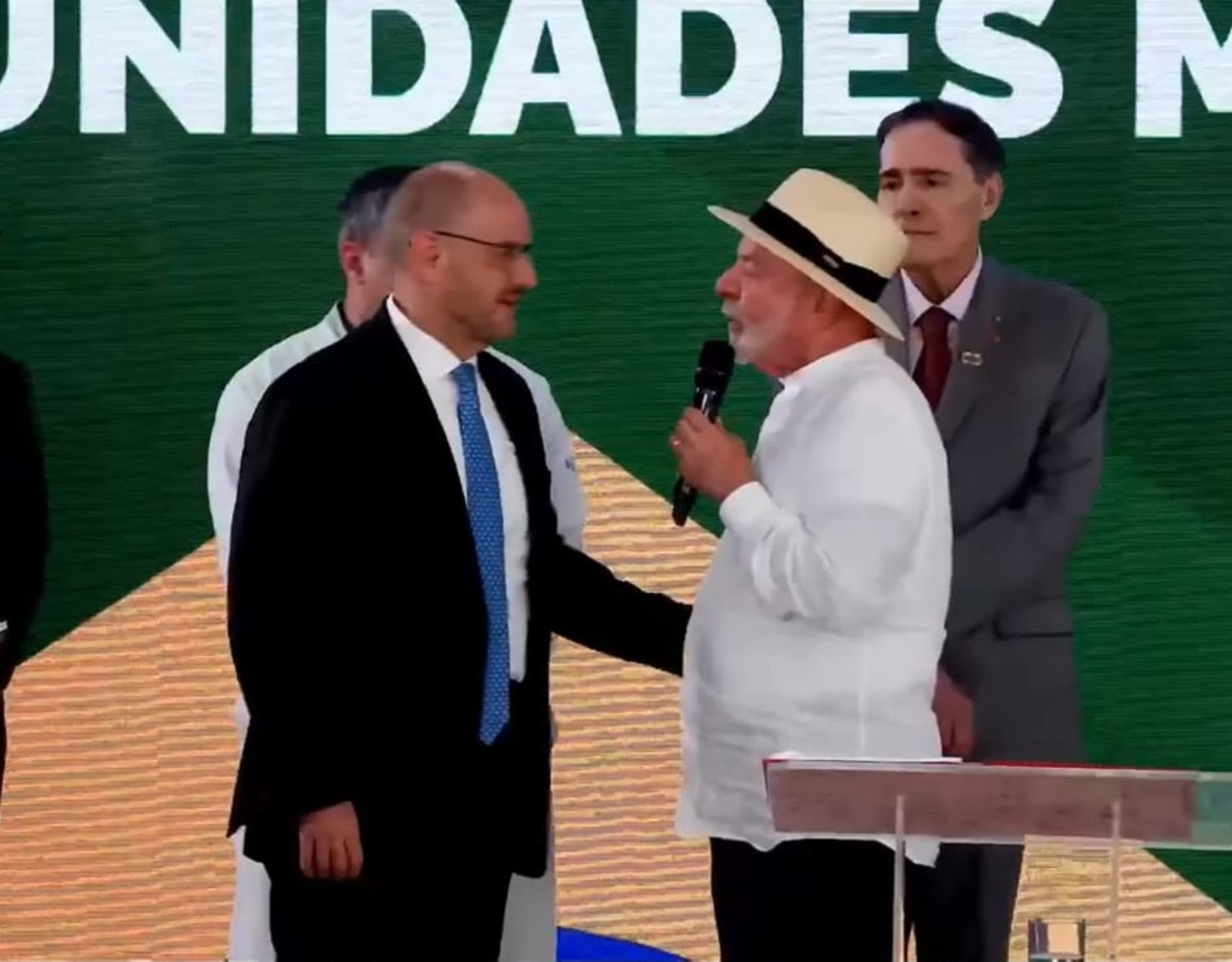Lula critica gestão Bolsonaro e recebe elogios de Ricardo Couto durante visita ao Hospital do Andaraí