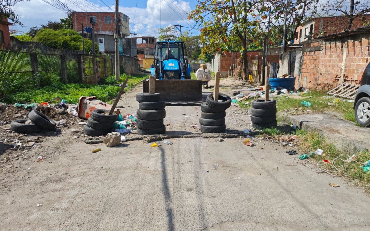 Operação da PM retira 10 toneladas de barricadas e libera ruas em São Gonçalo