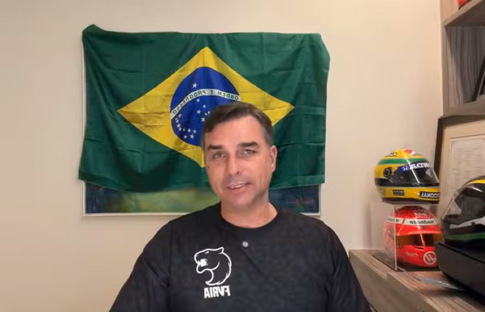 Flávio Bolsonaro defende vídeo com IA e diz que campanha não cometeu crime