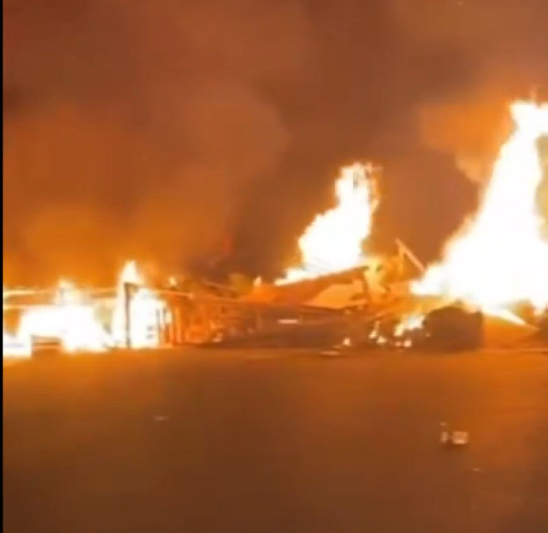 Pós-vendaval: Falta de luz provoca protestos e bloqueios na Avenida Brasil e Jacarepaguá; vídeo