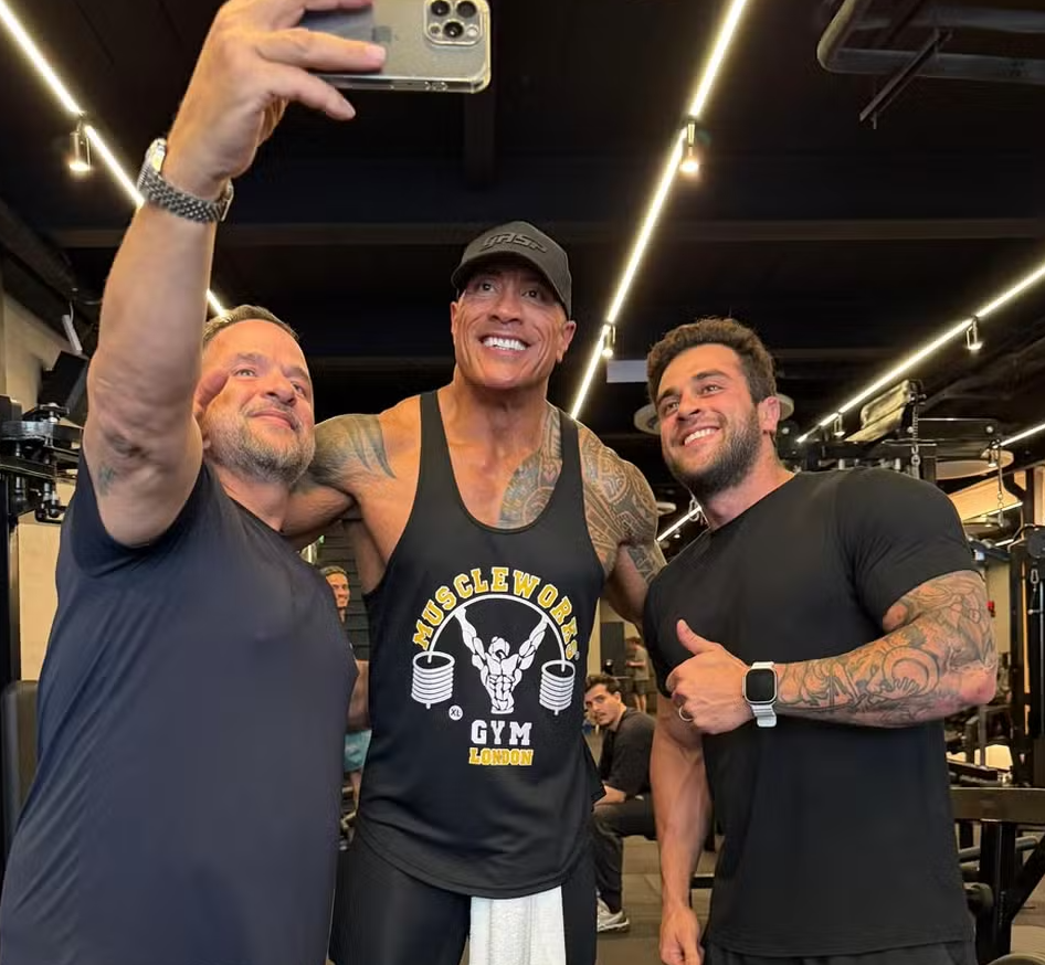 Dwayne Johnson volta à academia no Rio e reforça preparação em meio à turnê de Moana