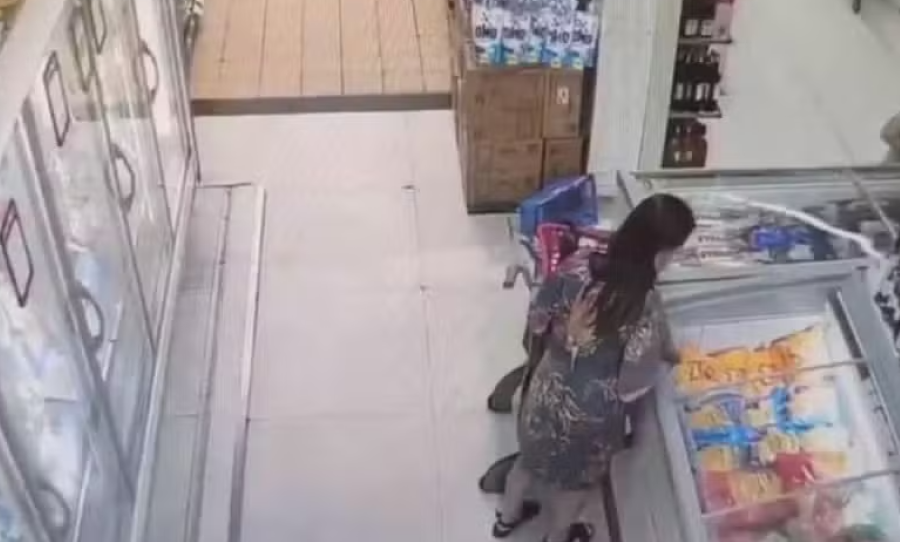 Vídeo mostra médica presa em flagrante por furto em supermercado de Copacabana