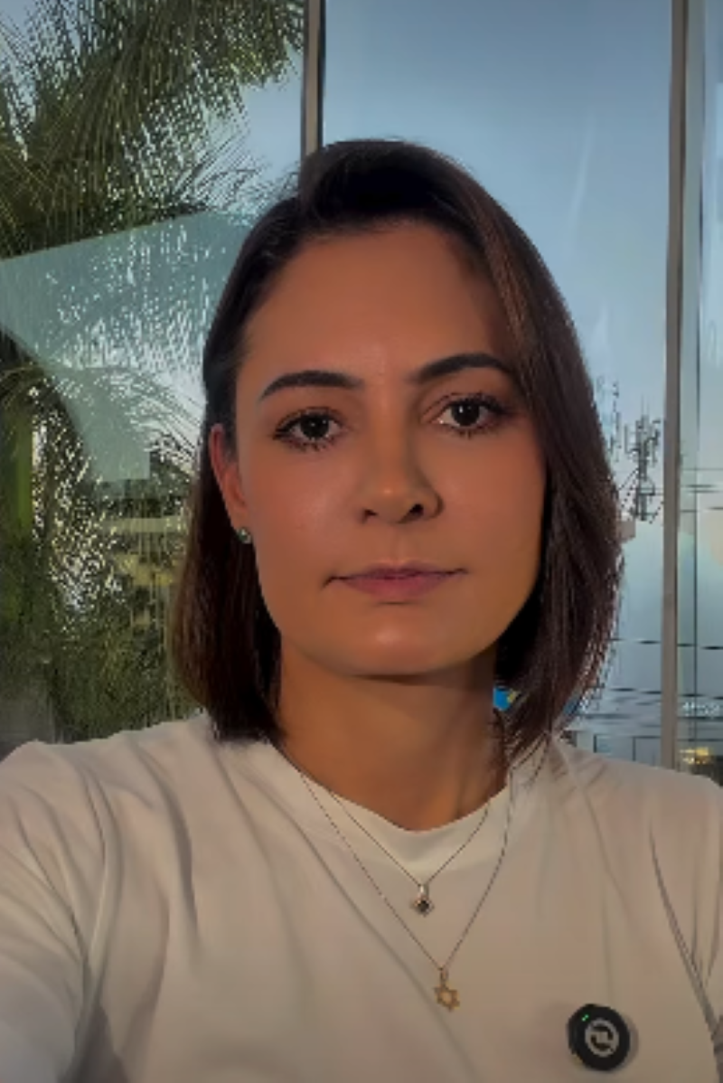 Michelle responde Flávio Bolsonaro e aceita pedido de desculpas; veja vídeo