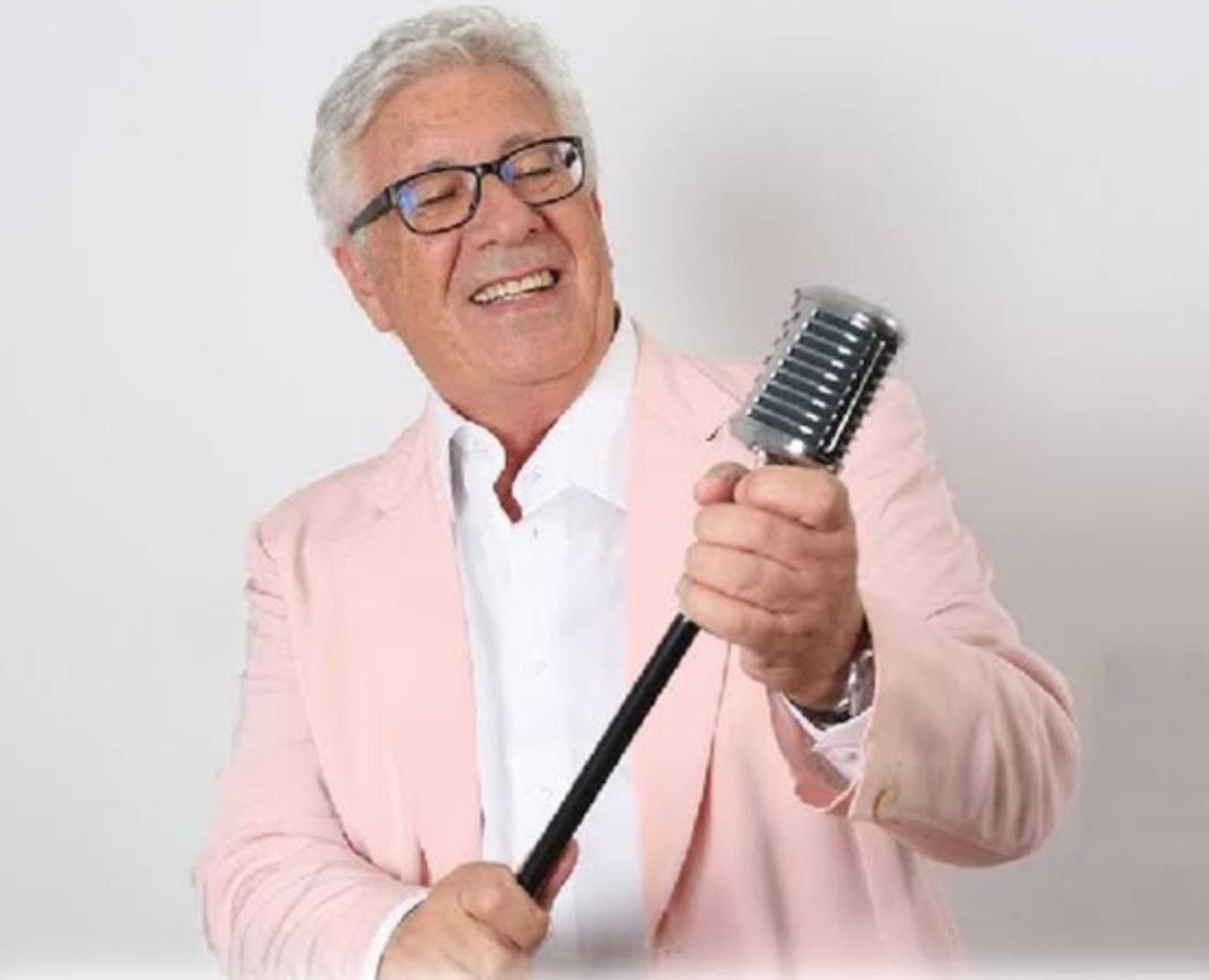 Morre Peppino Di Capri, voz do clássico ‘Champagne’, aos 86 anos