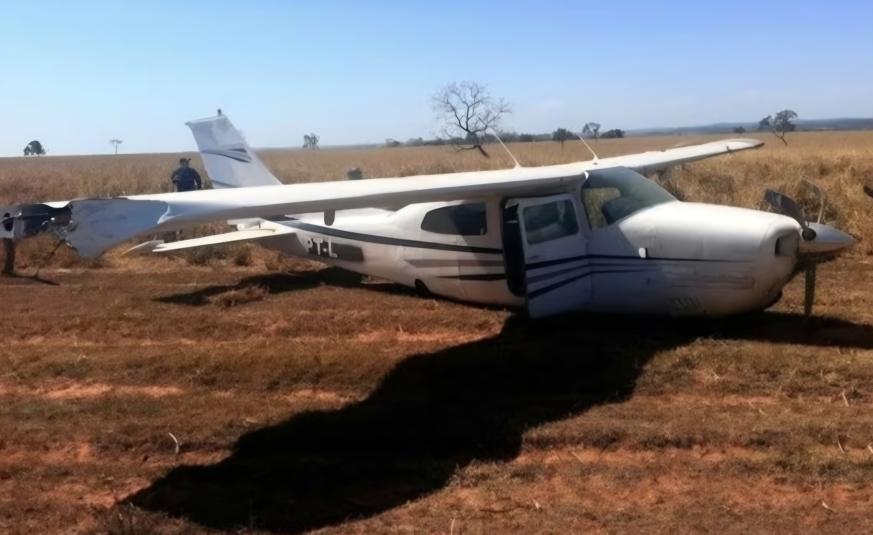 FAB intercepta avião vindo da Bolívia e força pouso em Mato Grosso do Sul
