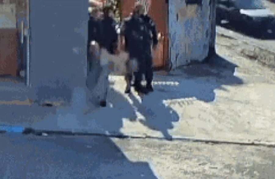 Vídeo mostra tiro passando a centímetros da cabeça de PM no Alemão
