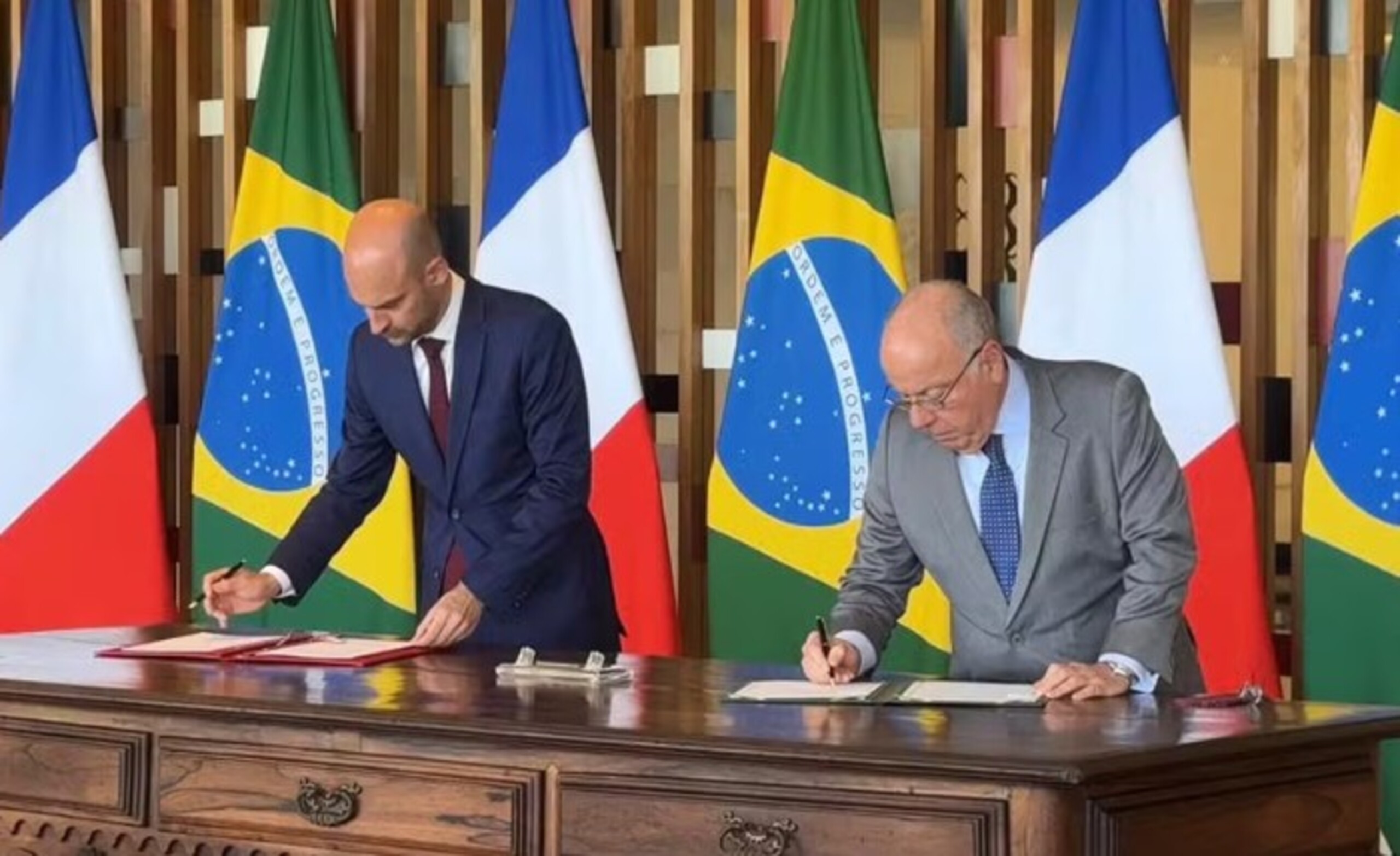 Brasil e França assinam acordo que acaba com exigência de visto para brasileiros na Guiana Francesa
