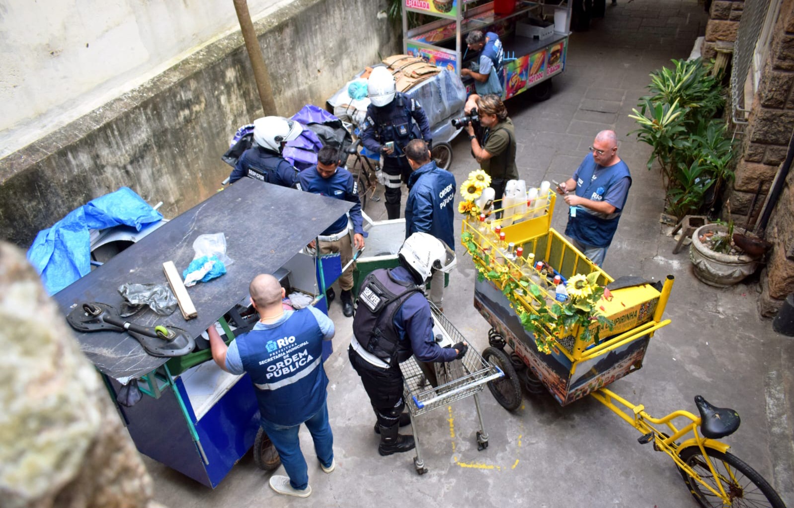 Tolerância Zero fecha depósitos ilegais e apreende nove toneladas de materiais em Copacabana