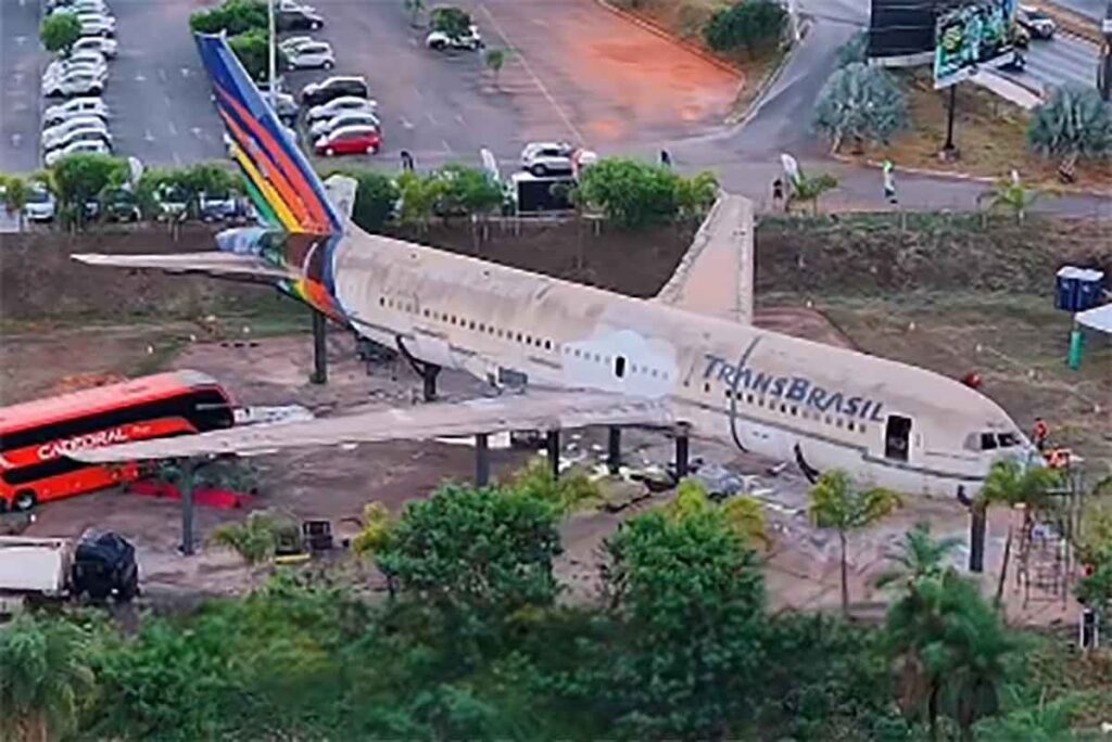 Tem um avião parado no meu quintal em Brasília
