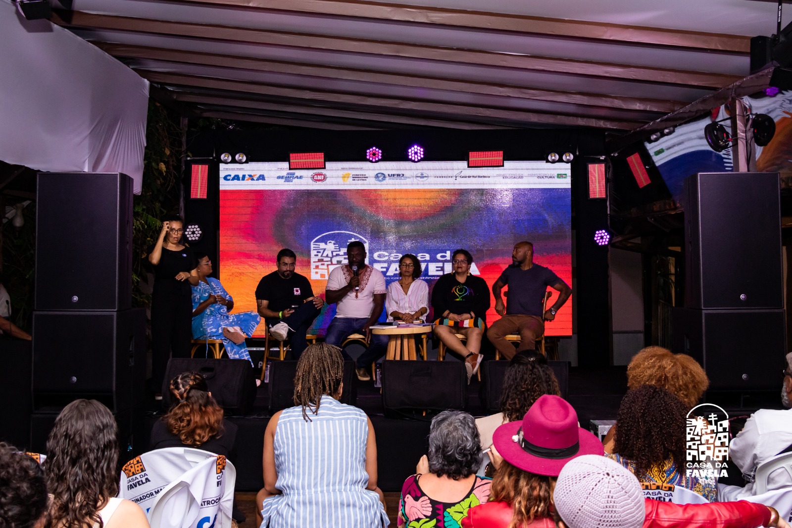 Flip: Casa de Favela encerra programação de sábado com baile