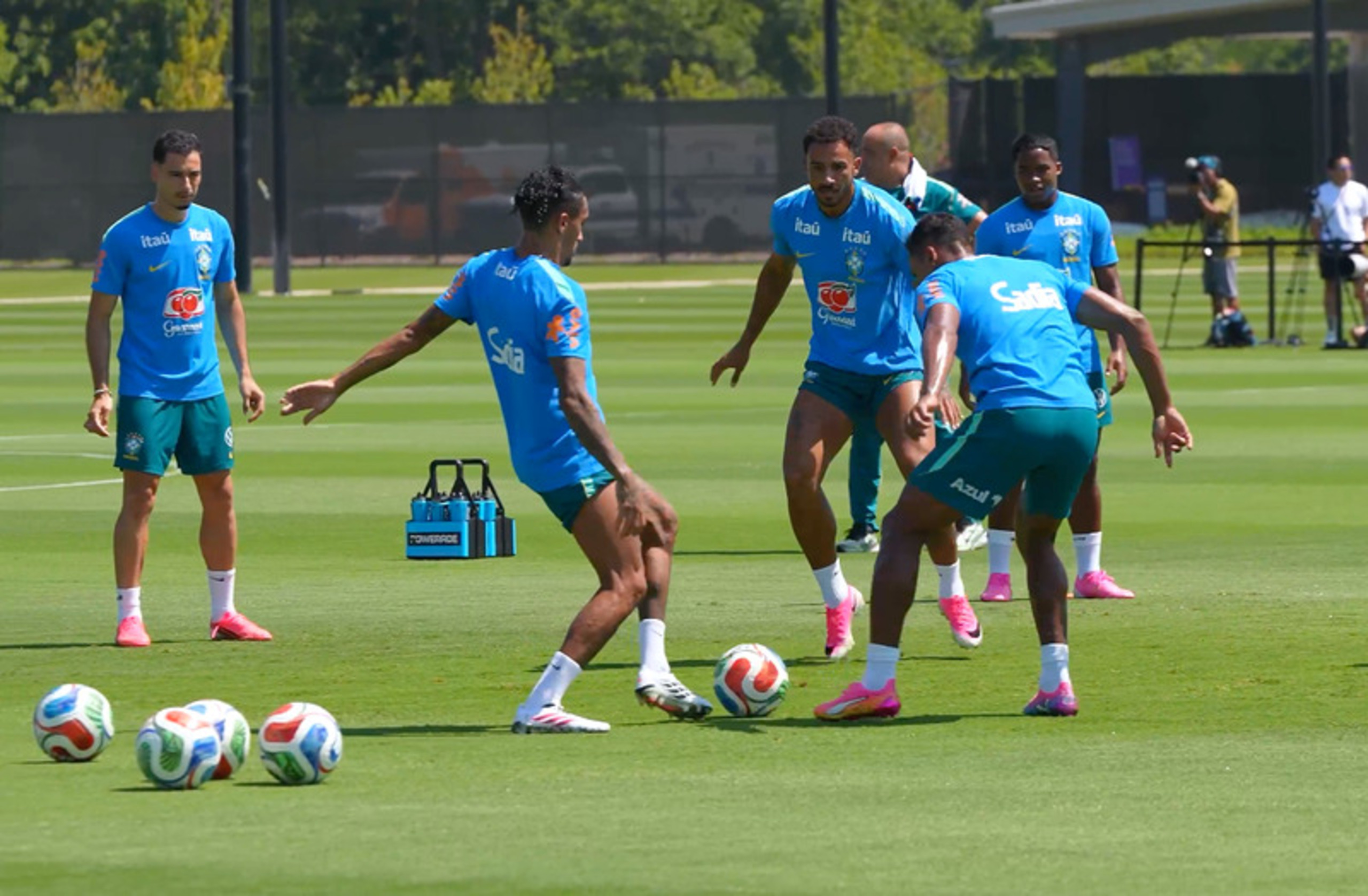 Brasil faz último treino antes de jogo contra Noruega; veja provável escalação