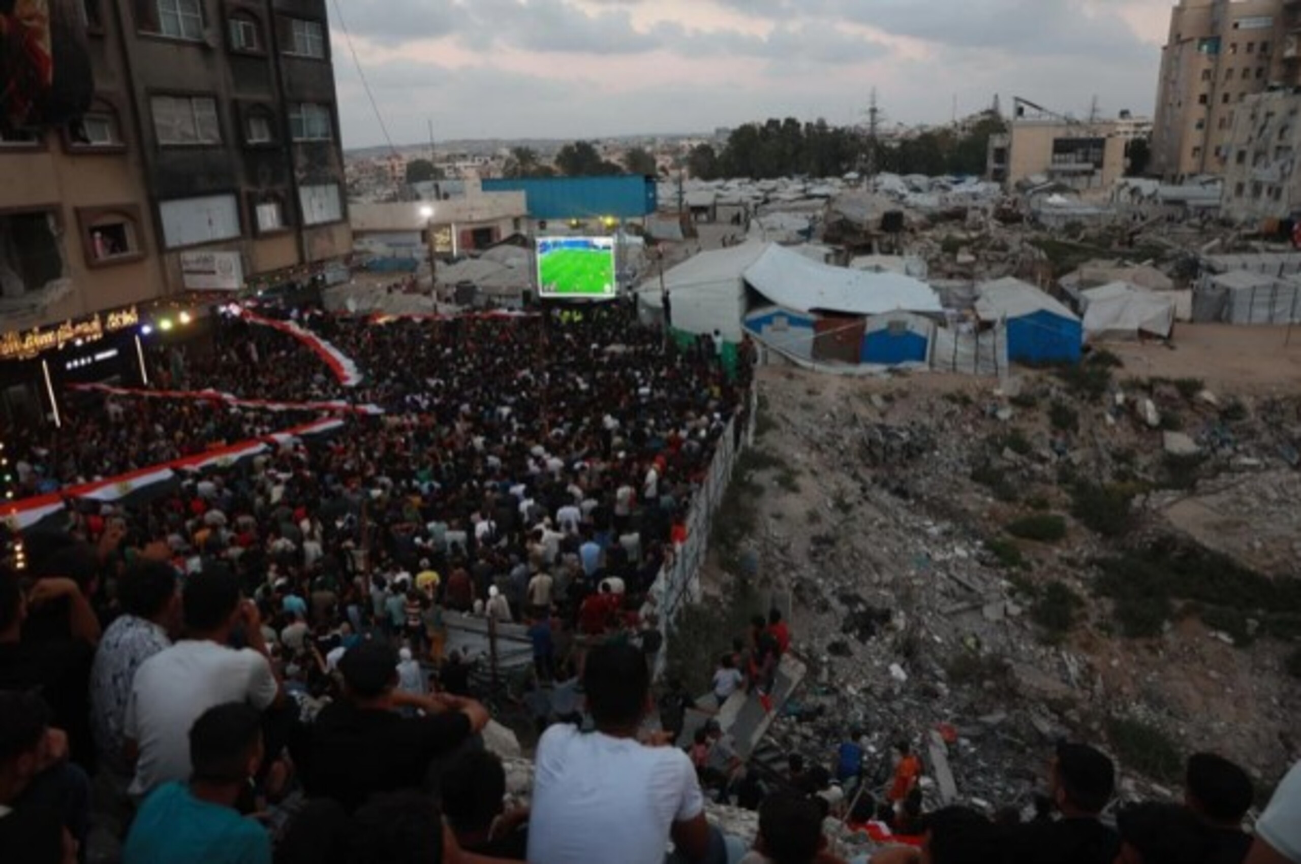 Ataque de Israel mata civil que organizava exibições da Copa em Gaza; duas crianças também morreram