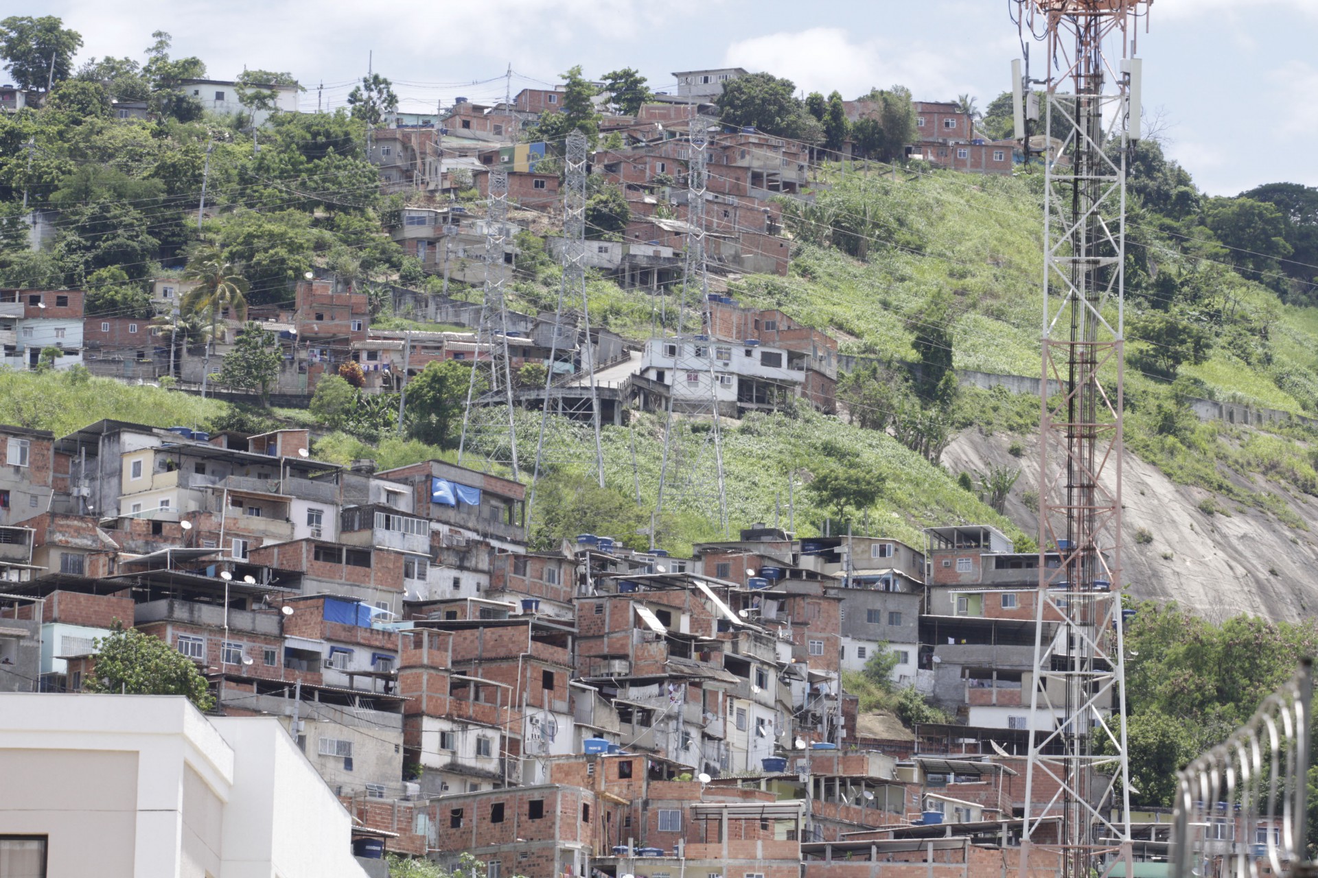 Tiroteios voltam a assustar moradores do Morro do Cruz