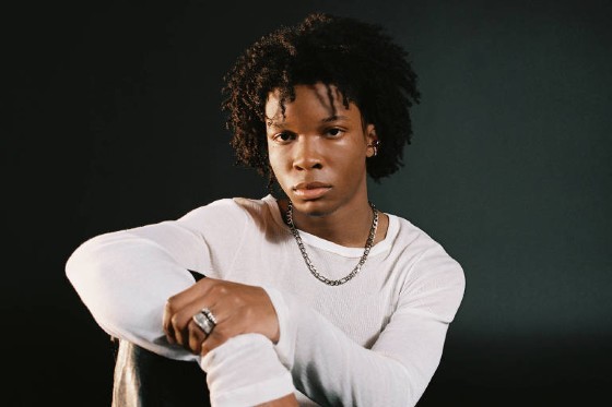 Rapper D4vd vai a julgamento nos EUA por morte e esquartejamento de adolescente