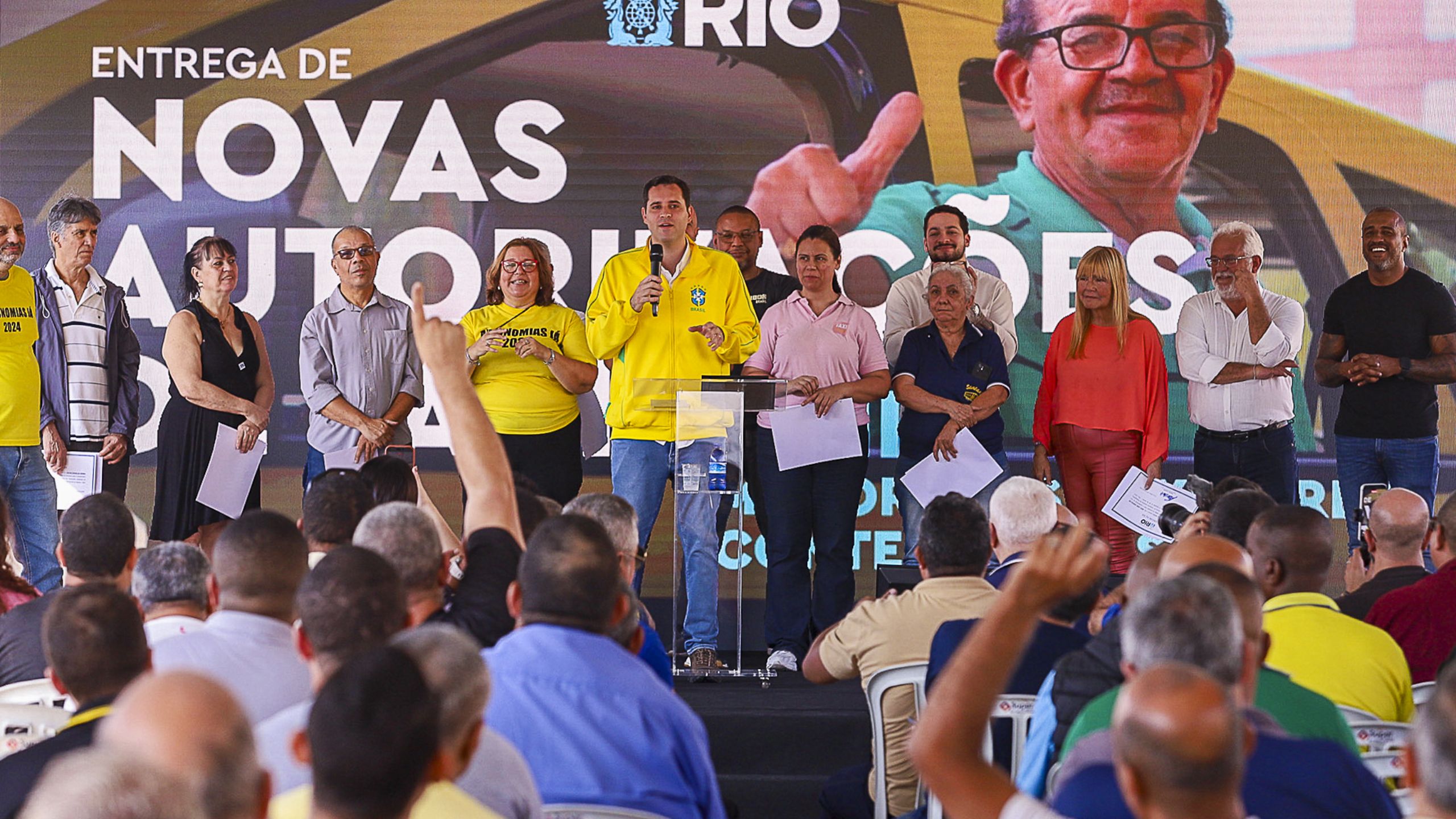 Rio começa distribuição de autonomias para taxistas auxiliares