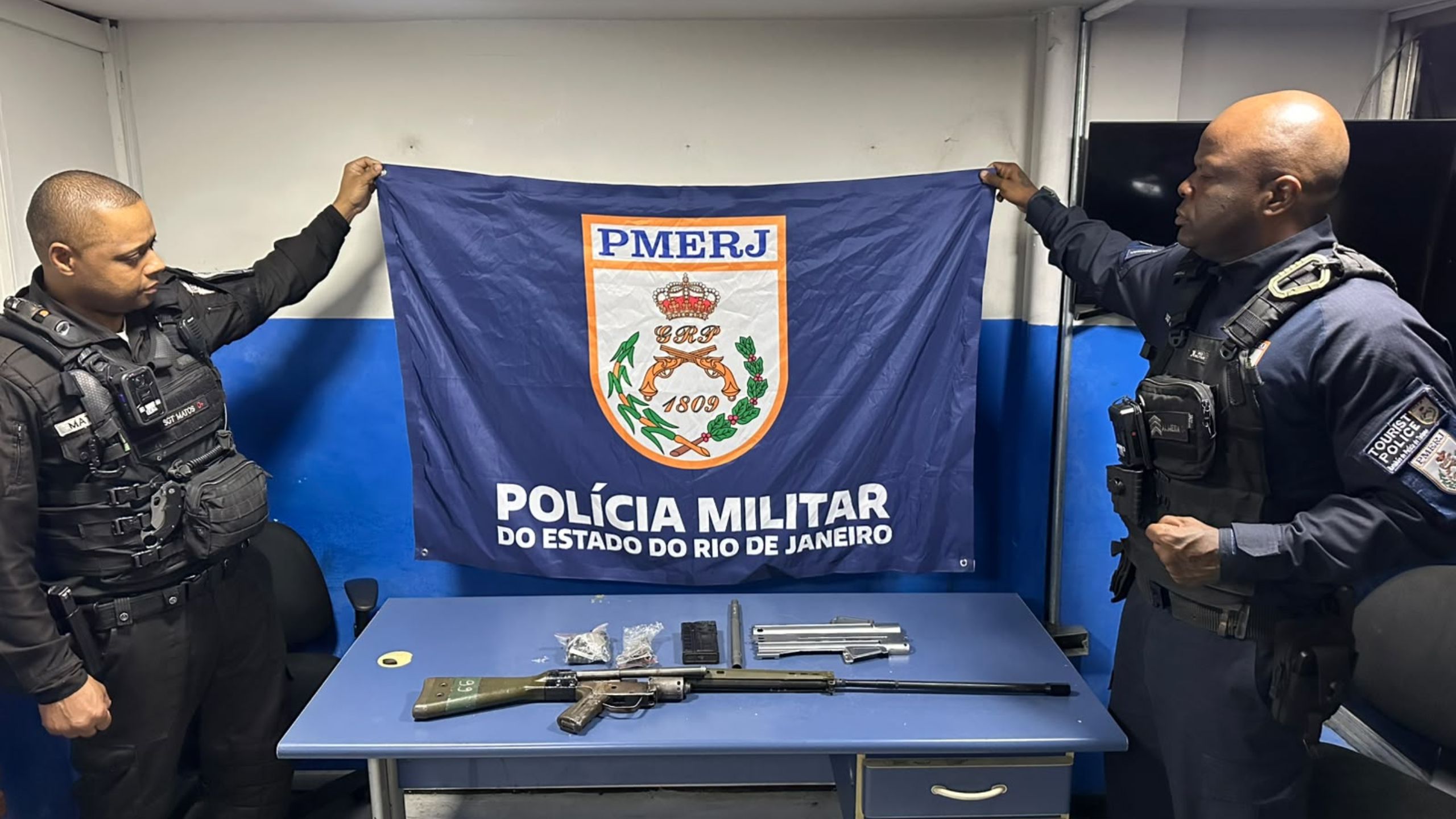 Homem é preso ao desembarcar com fuzil na Rodoviária do Rio