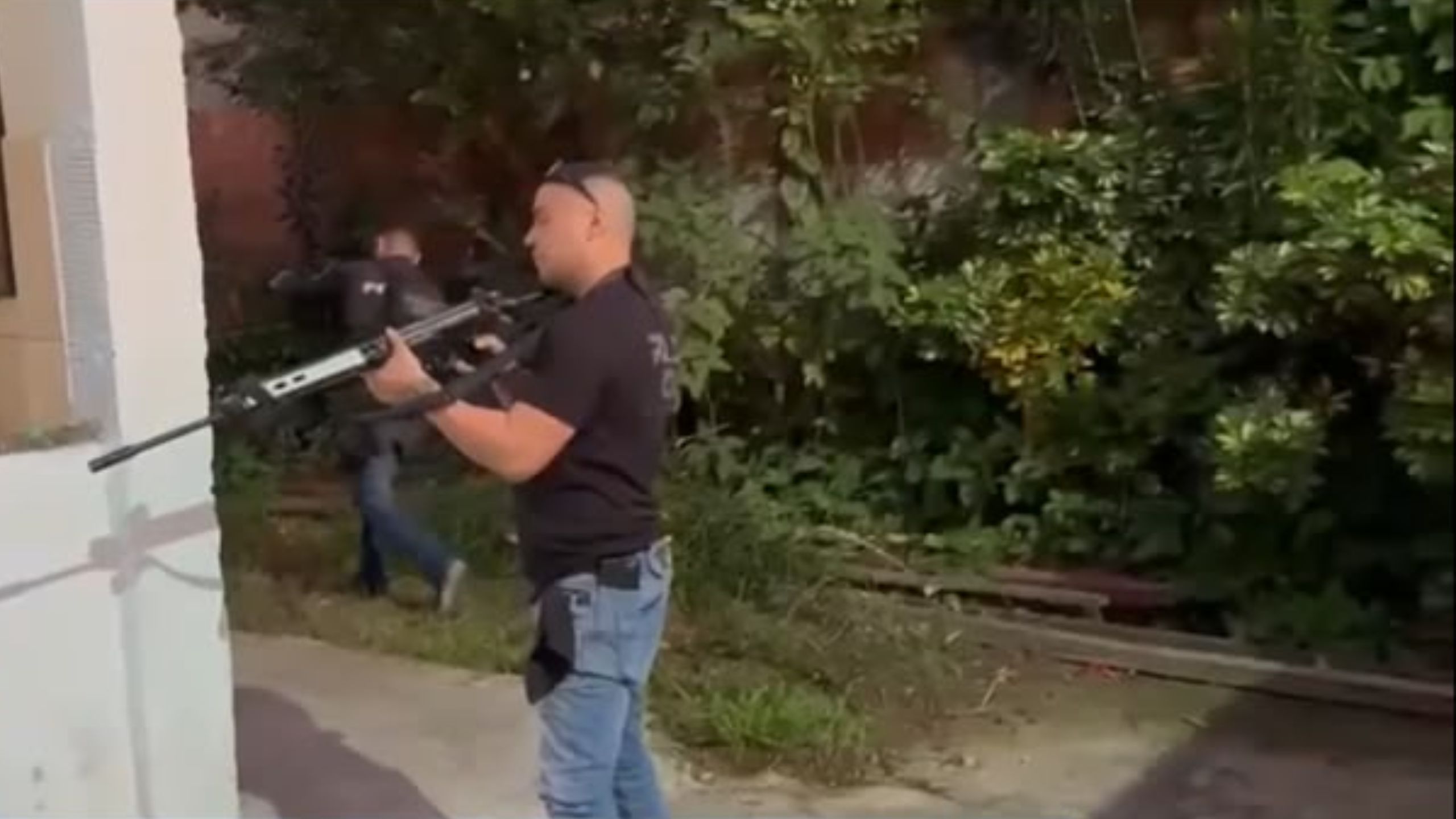 Polícia faz operação em dez estados contra esquema de roubo de celulares no Rio